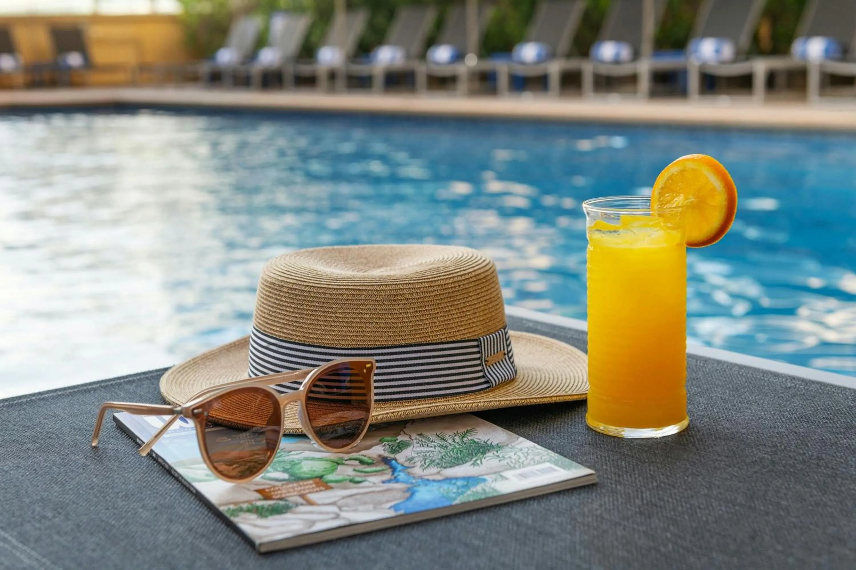 Swimming pool in Sheraton The Walk, Dubai