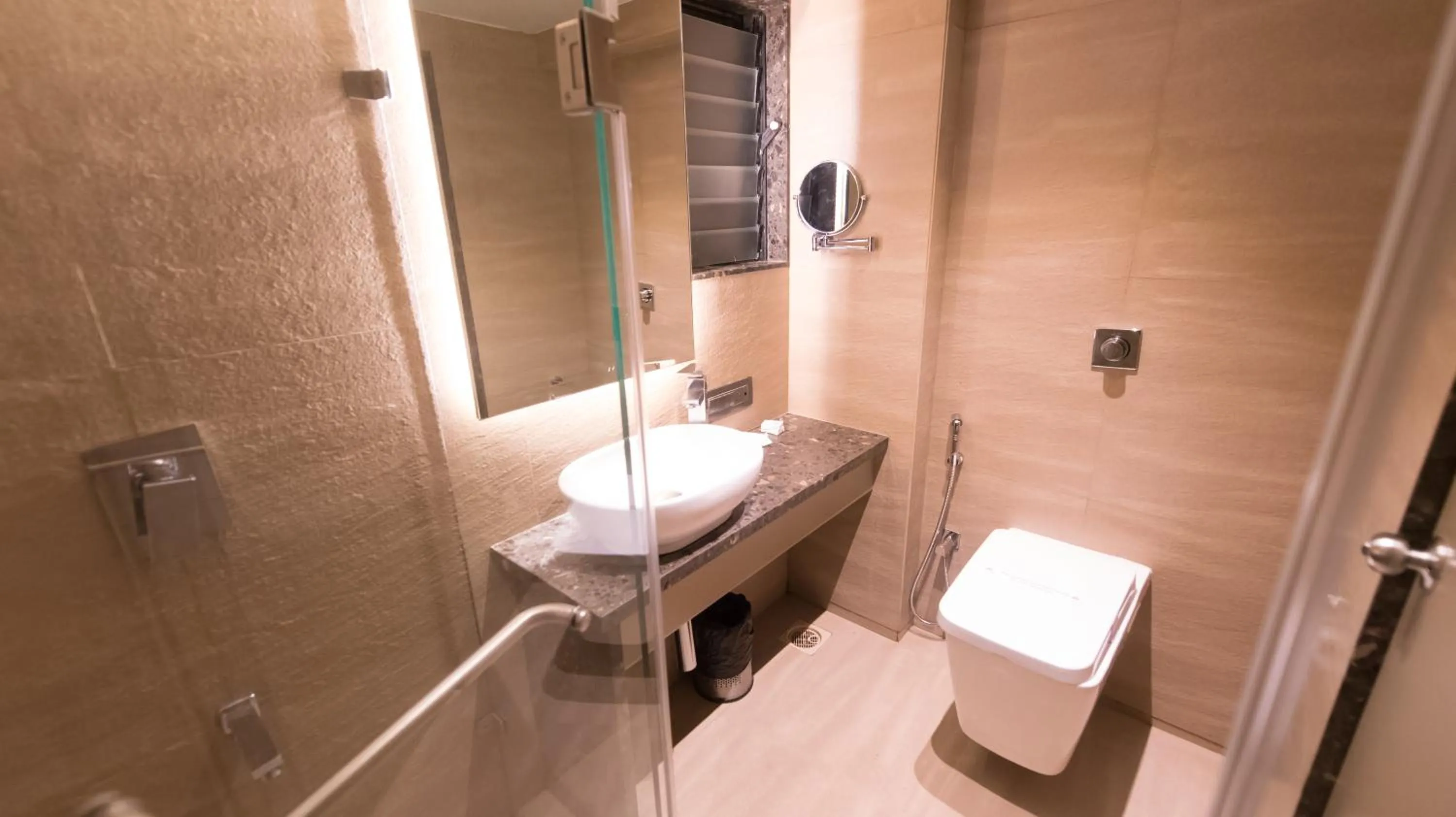 Bathroom in Hotel Le Grande - Mumbai International Airport