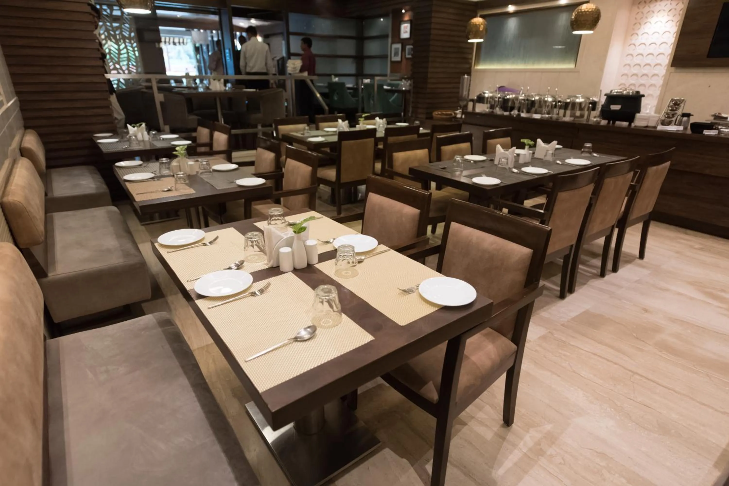 Food and drinks in Hotel Le Grande - Mumbai International Airport