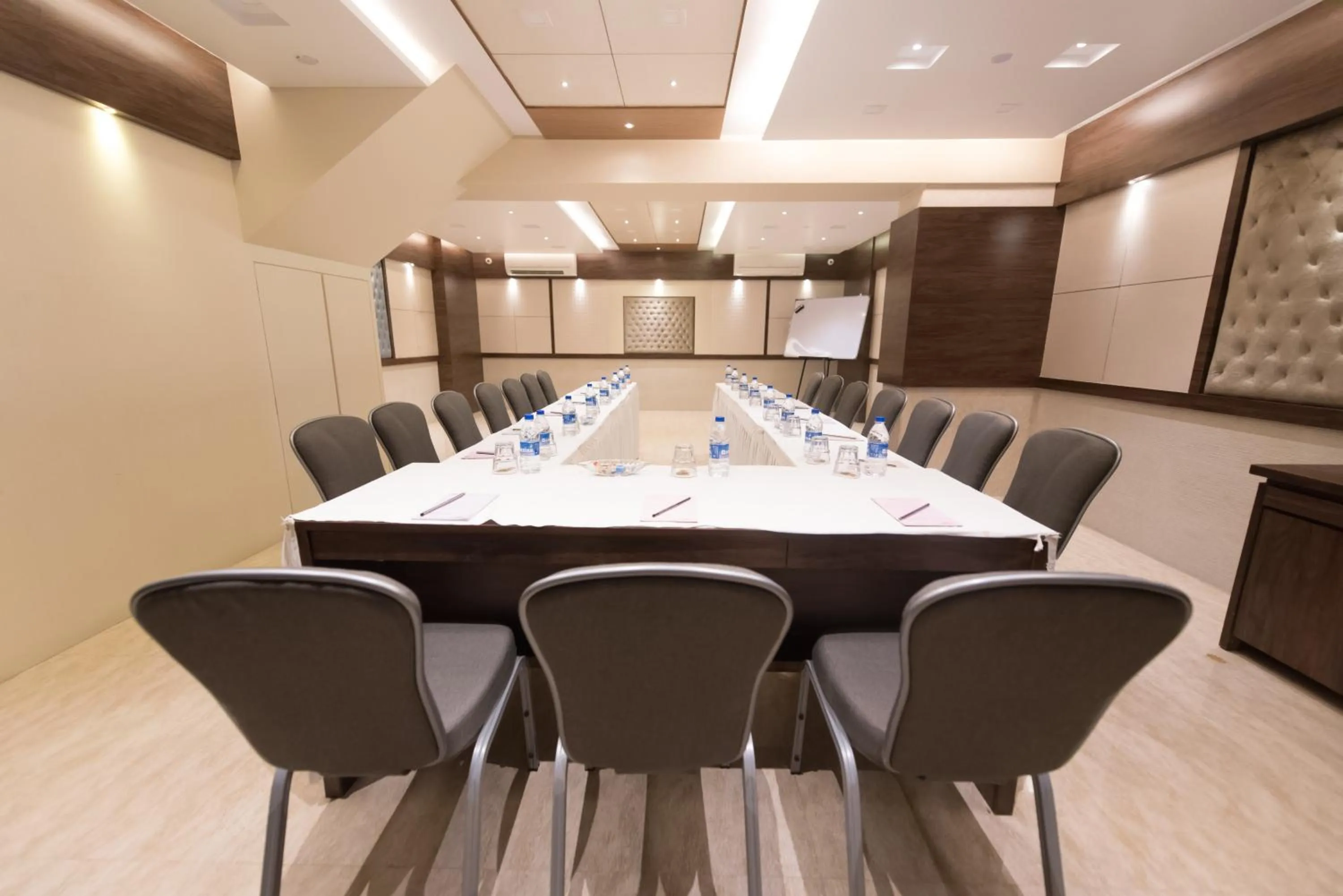 Meeting/conference room in Hotel Le Grande - Mumbai International Airport