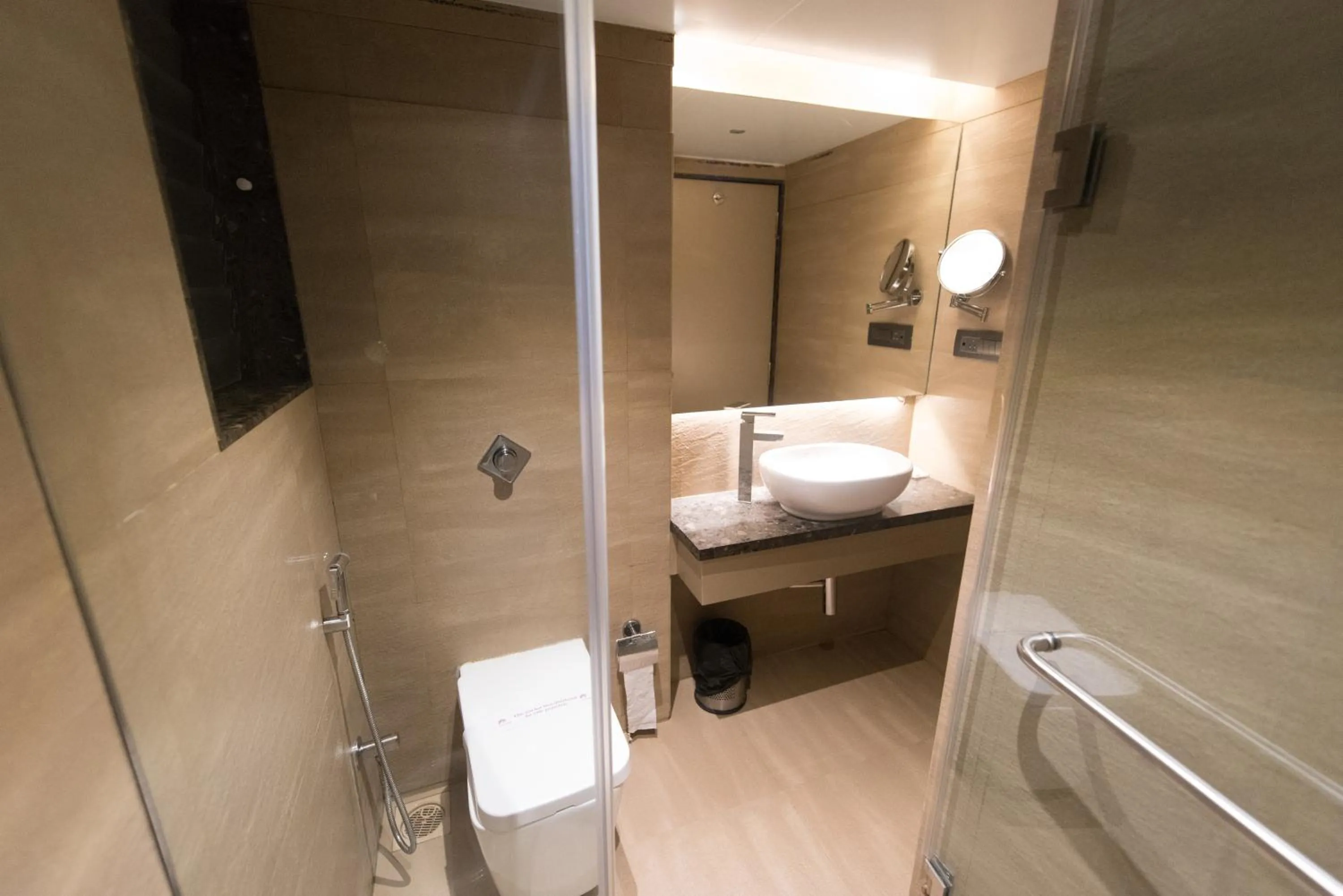 Bathroom in Hotel Le Grande - Mumbai International Airport