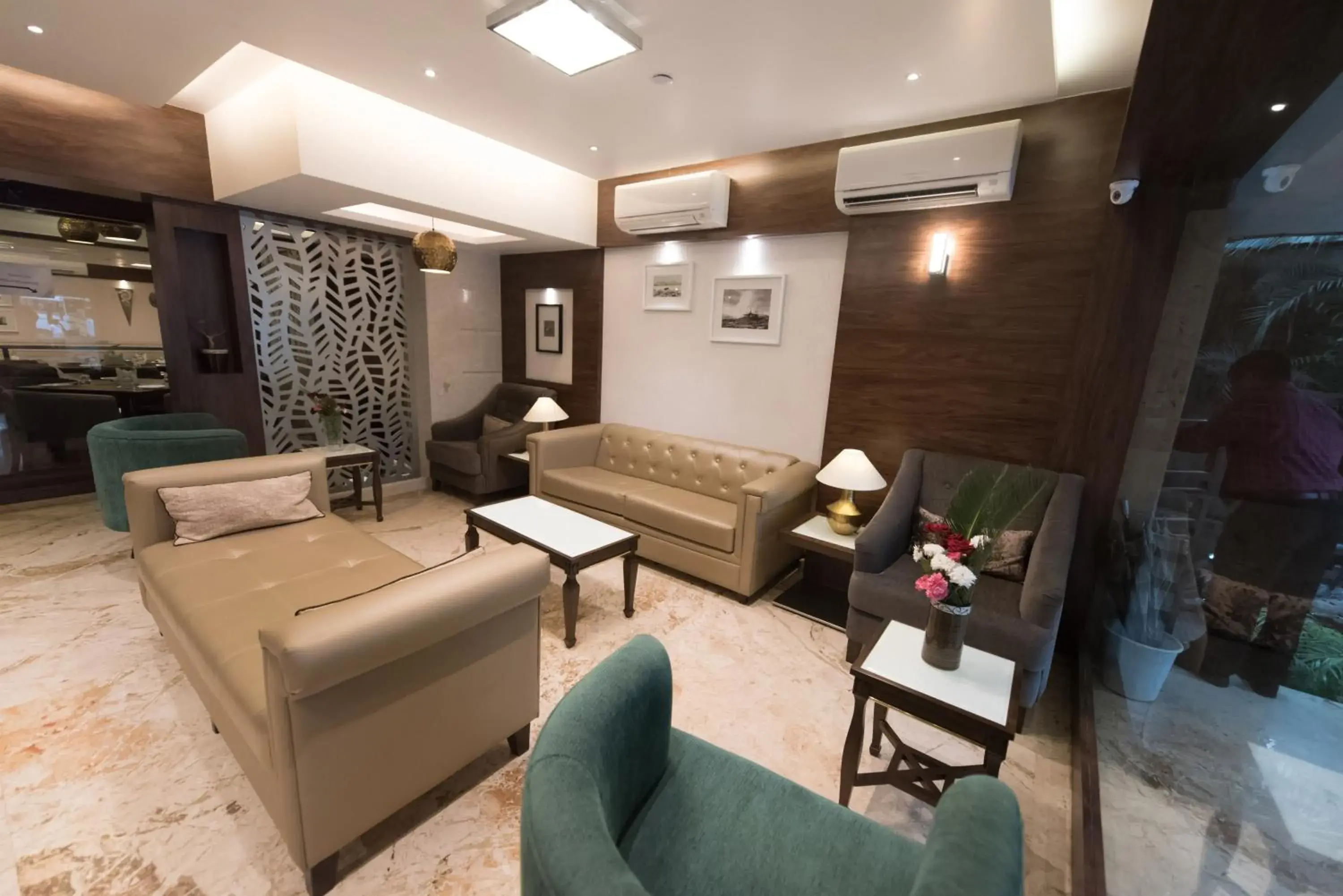 Lobby or reception in Hotel Le Grande - Mumbai International Airport Lobby or reception in Hotel Le Grande - Mumbai International Airport