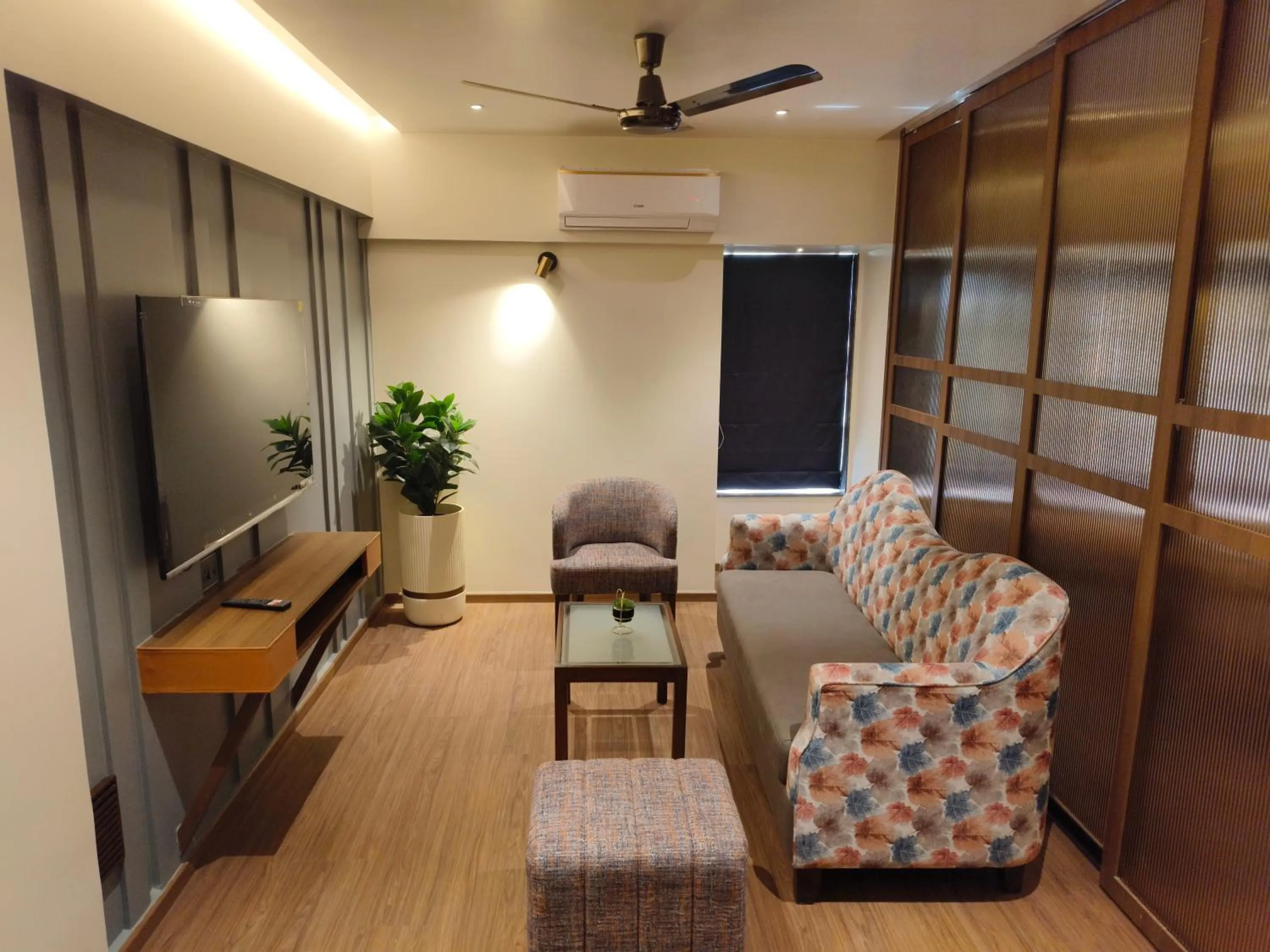 Living room in Hotel Le Grande - Mumbai International Airport