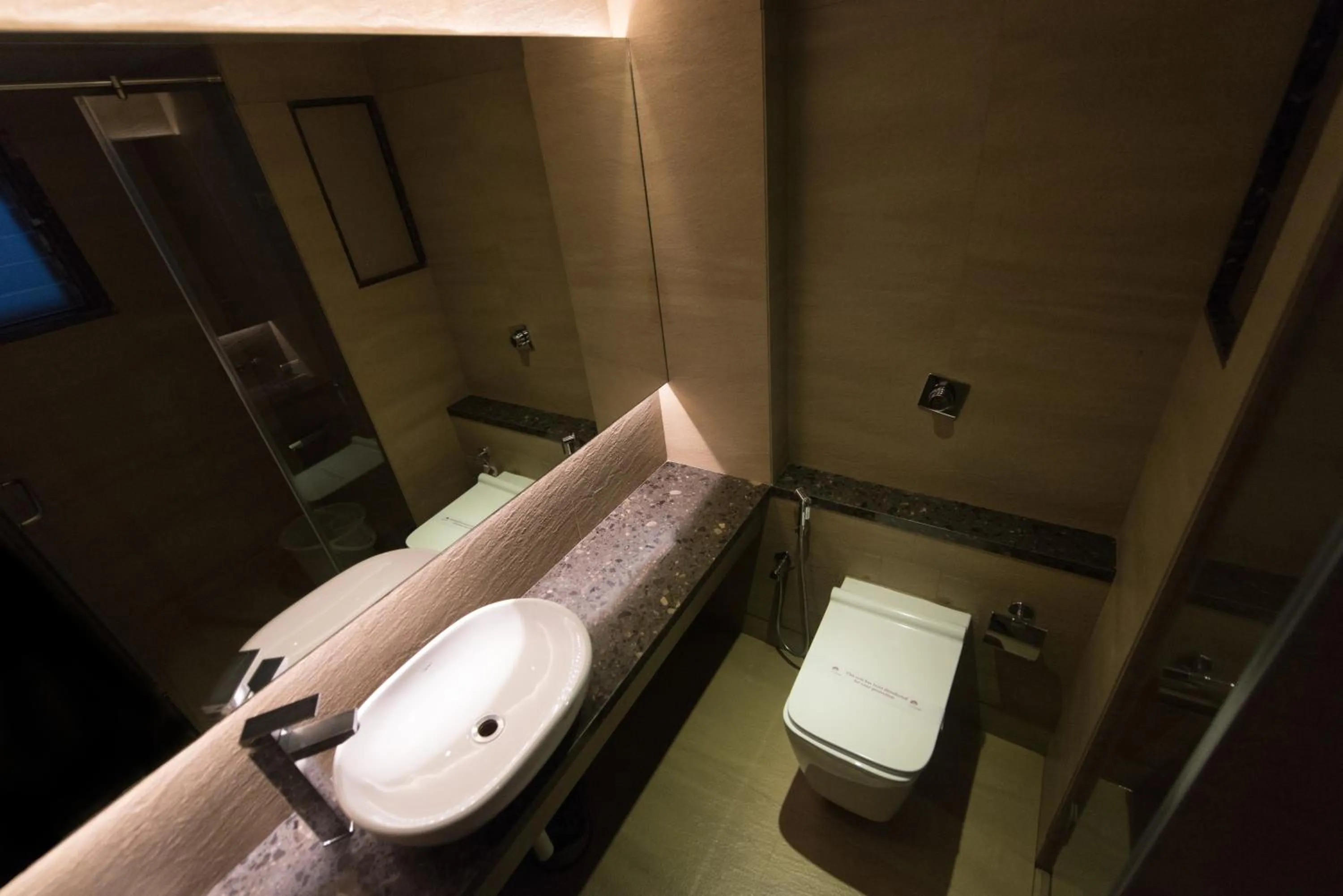 Bathroom in Hotel Le Grande - Mumbai International Airport