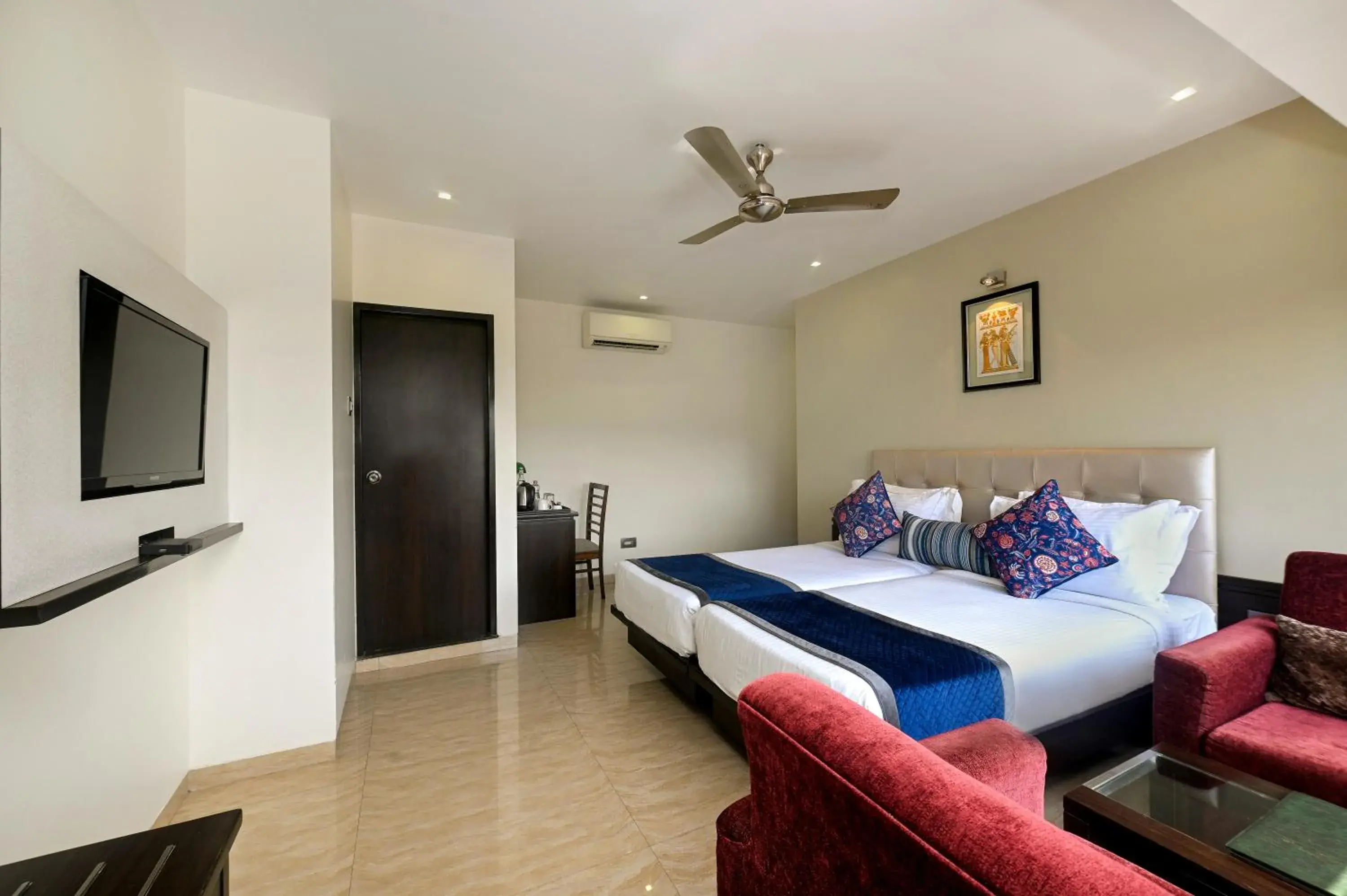 Premium room with Hi-Tea - single occupancy in Hotel Le Grande - Mumbai International Airport Premium room with Hi-Tea - single occupancy in Hotel Le Grande - Mumbai International Airport