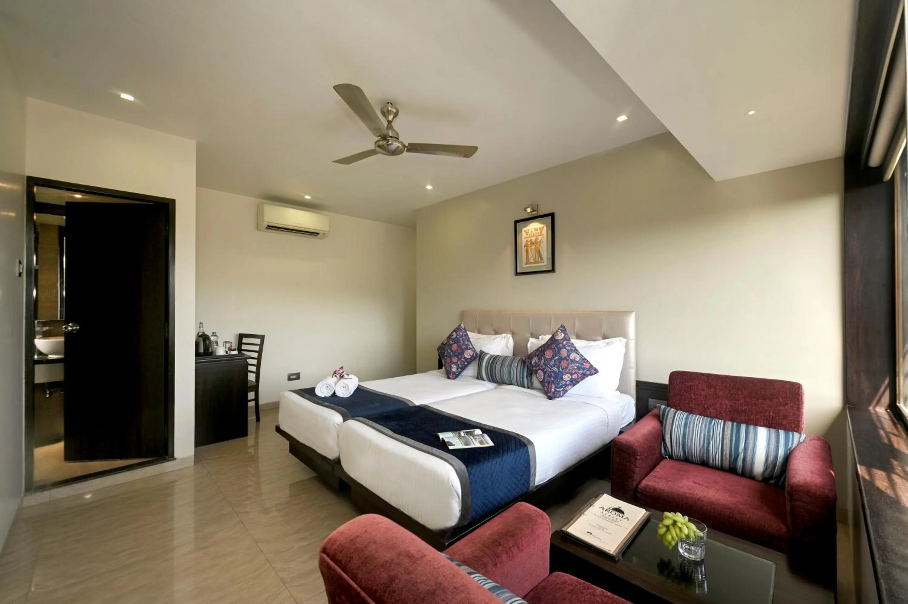 Bedroom, Bed in Hotel Le Grande - Mumbai International Airport