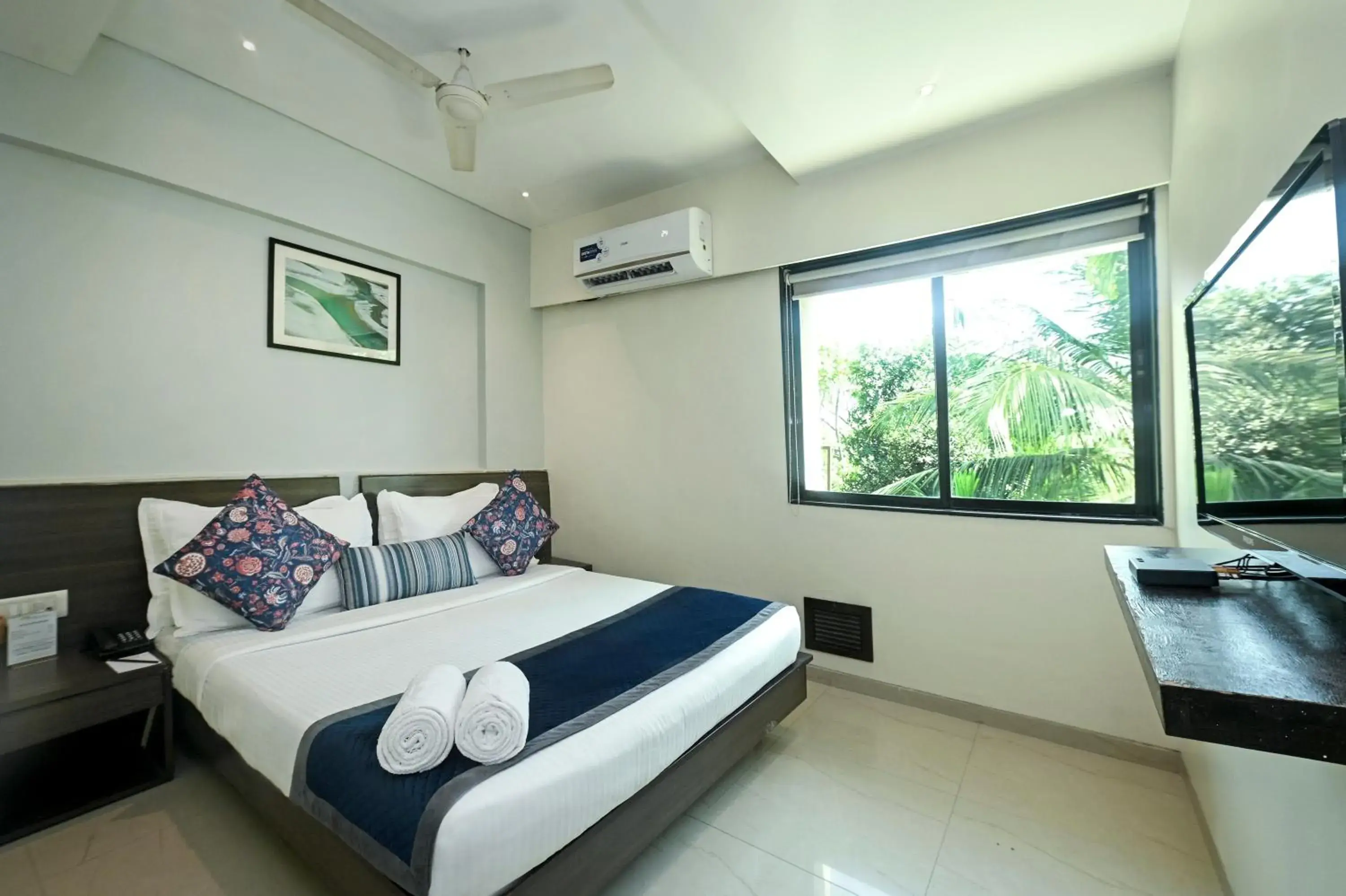 Executive Double Room - single occupancy in Hotel Le Grande - Mumbai International Airport Executive Double Room - single occupancy in Hotel Le Grande - Mumbai International Airport