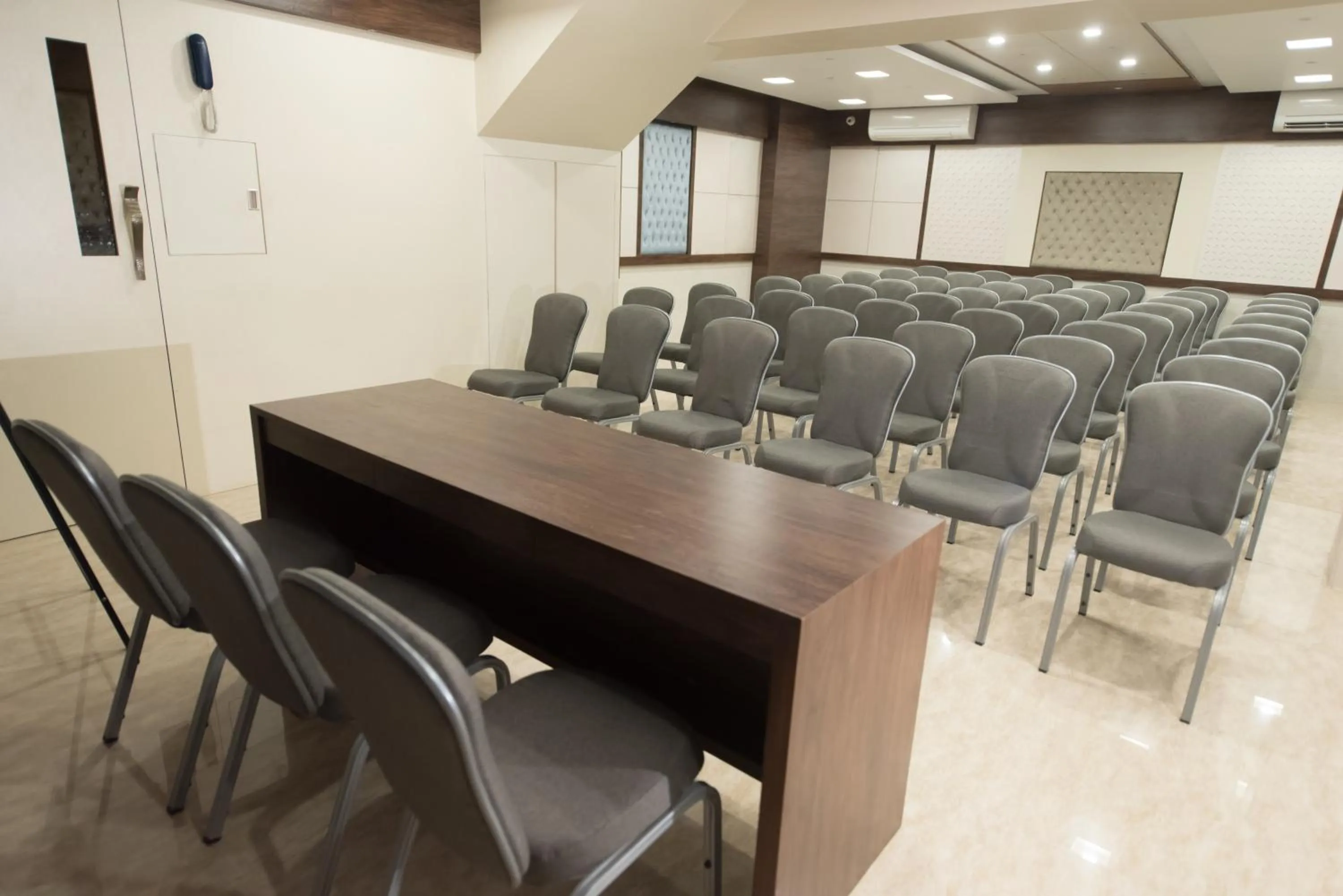 Meeting/conference room in Hotel Le Grande - Mumbai International Airport