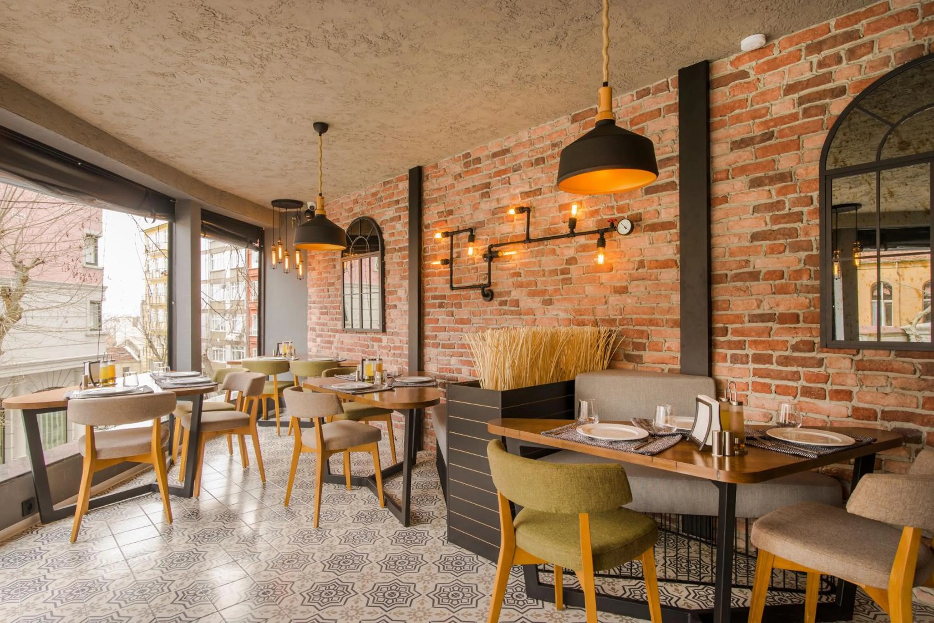 Restaurant/places to eat in Cube Suites