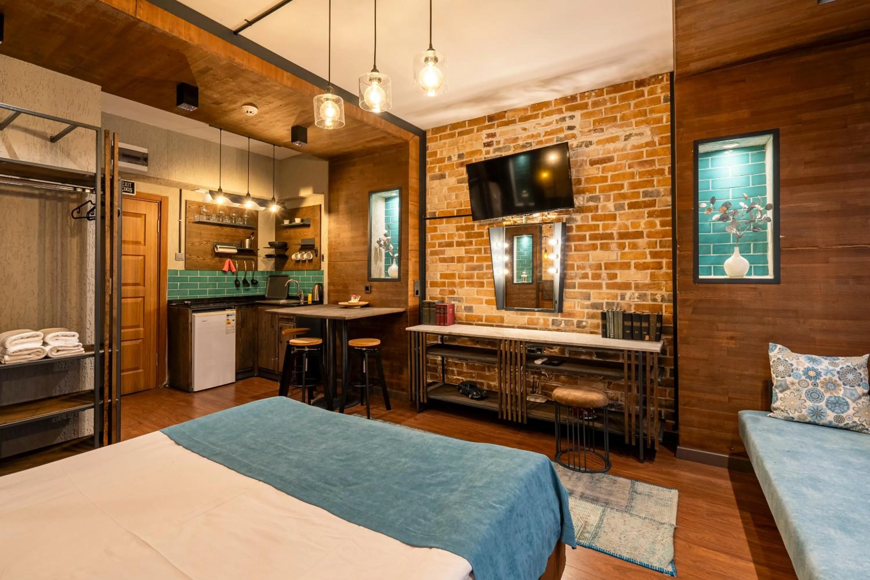 TV and multimedia, Bed in Cube Suites