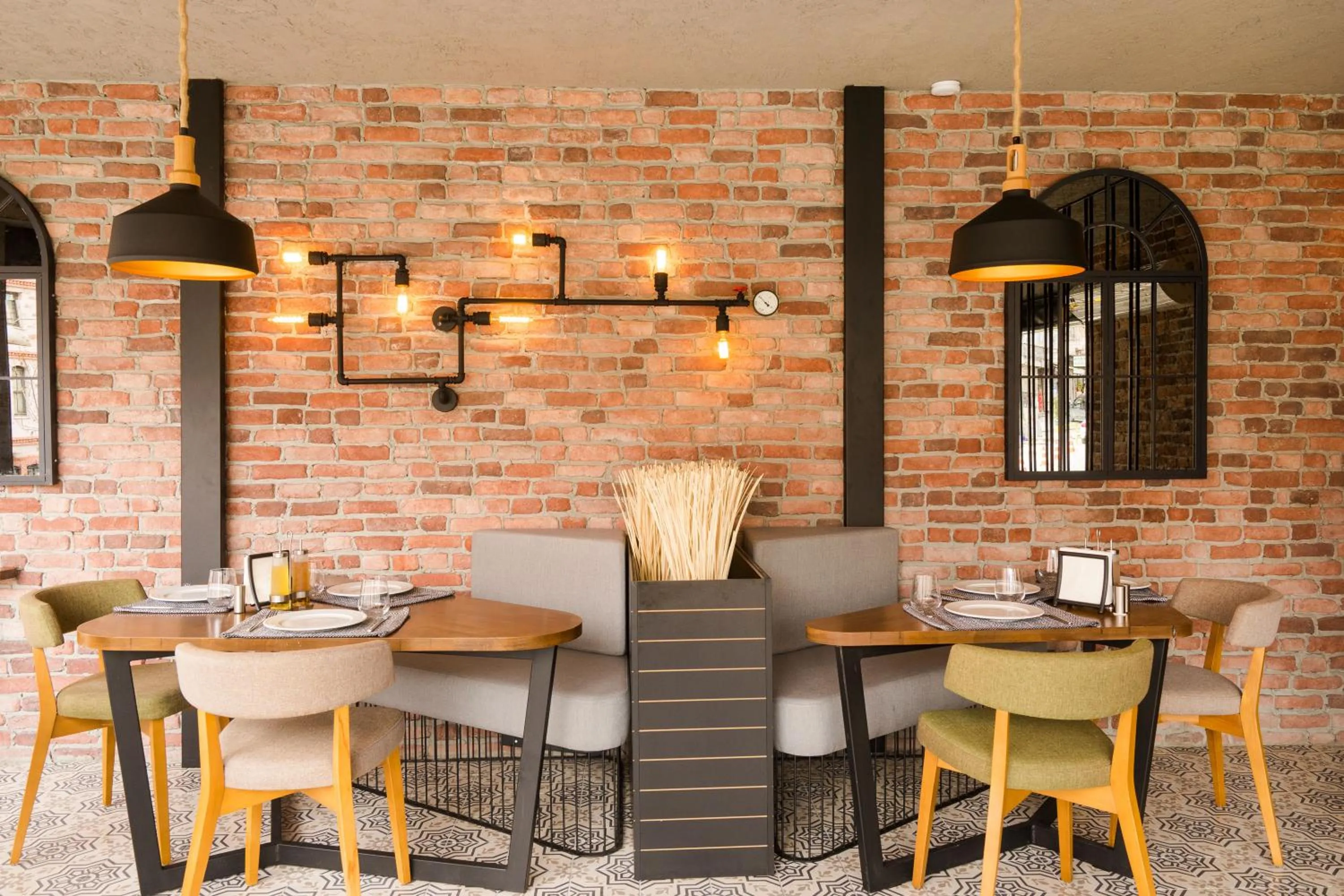 Restaurant/places to eat in Cube Suites