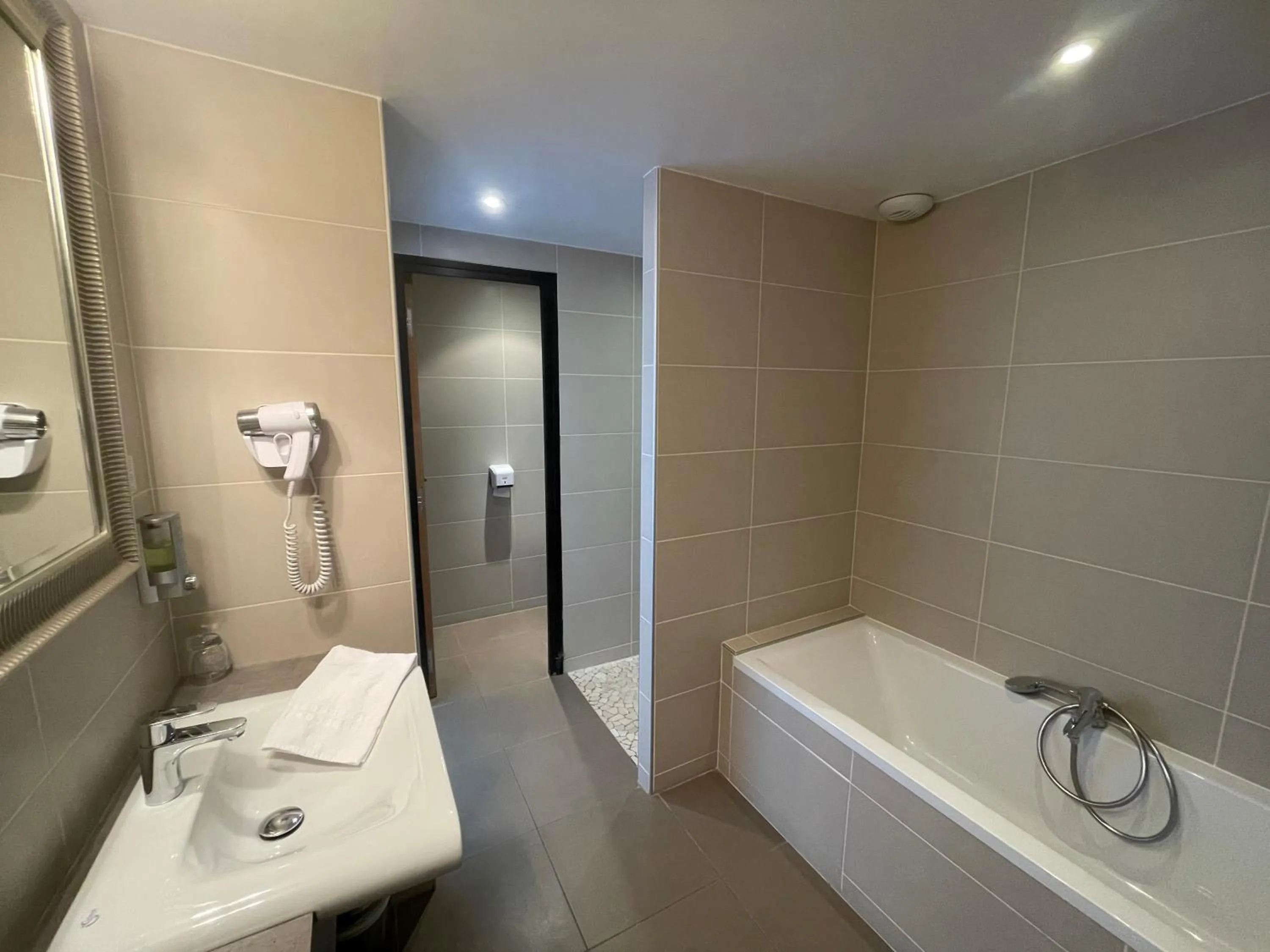 Shower in Clos De La Vaupalière - Rouen