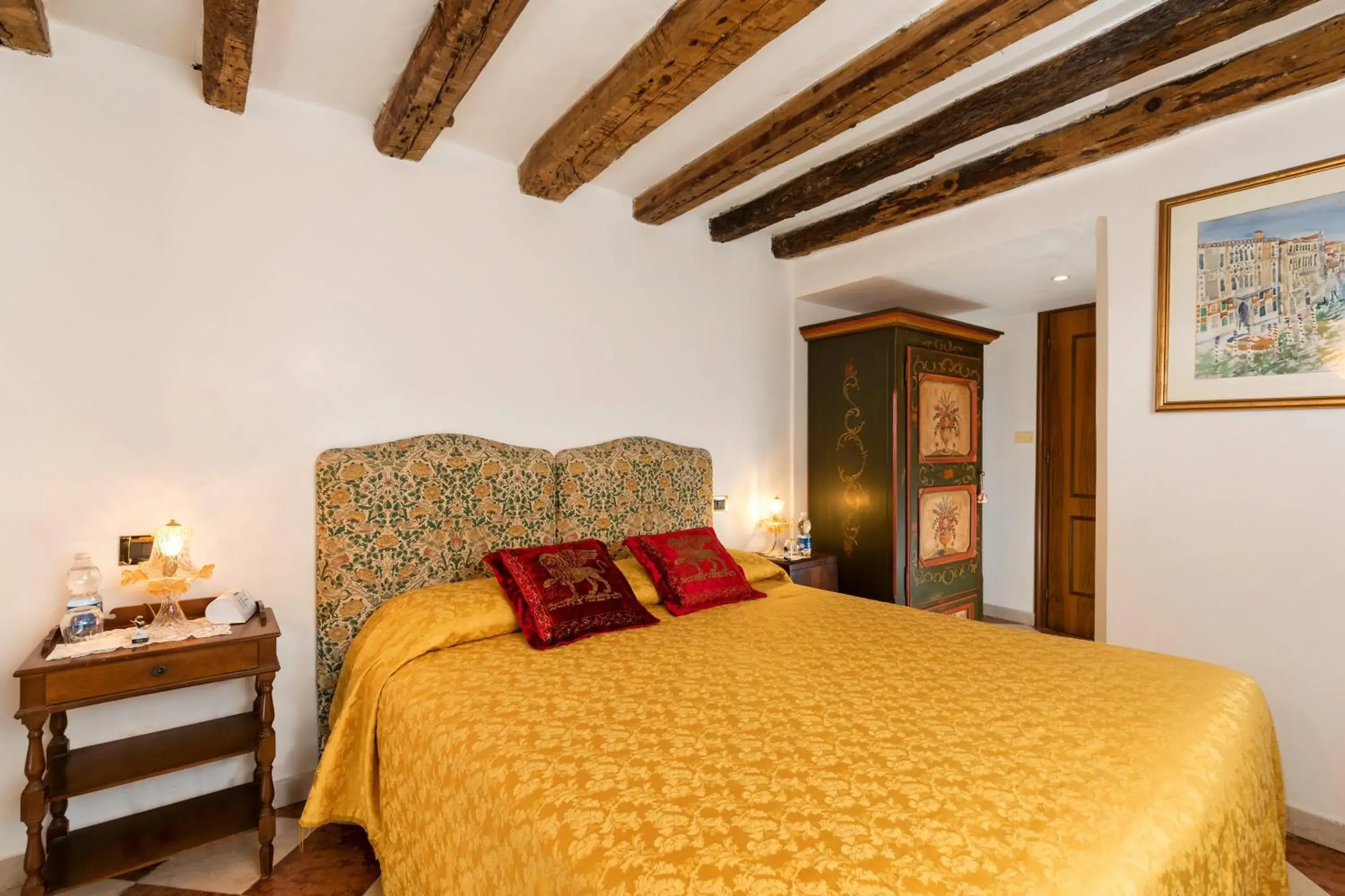 Double or Twin Room in Luxury Venetian Rooms Double or Twin Room in Luxury Venetian Rooms