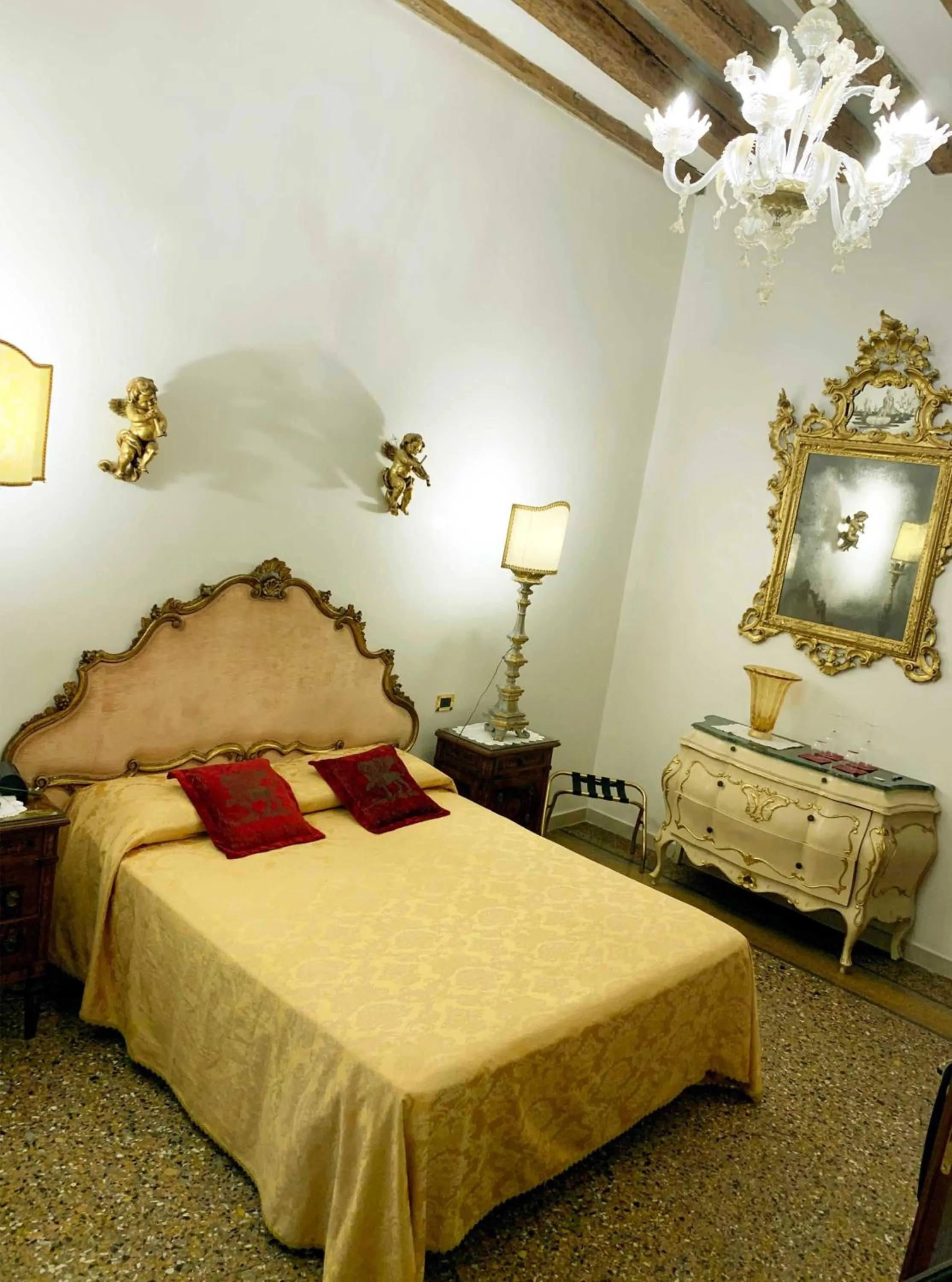 Double or Twin Room in Luxury Venetian Rooms