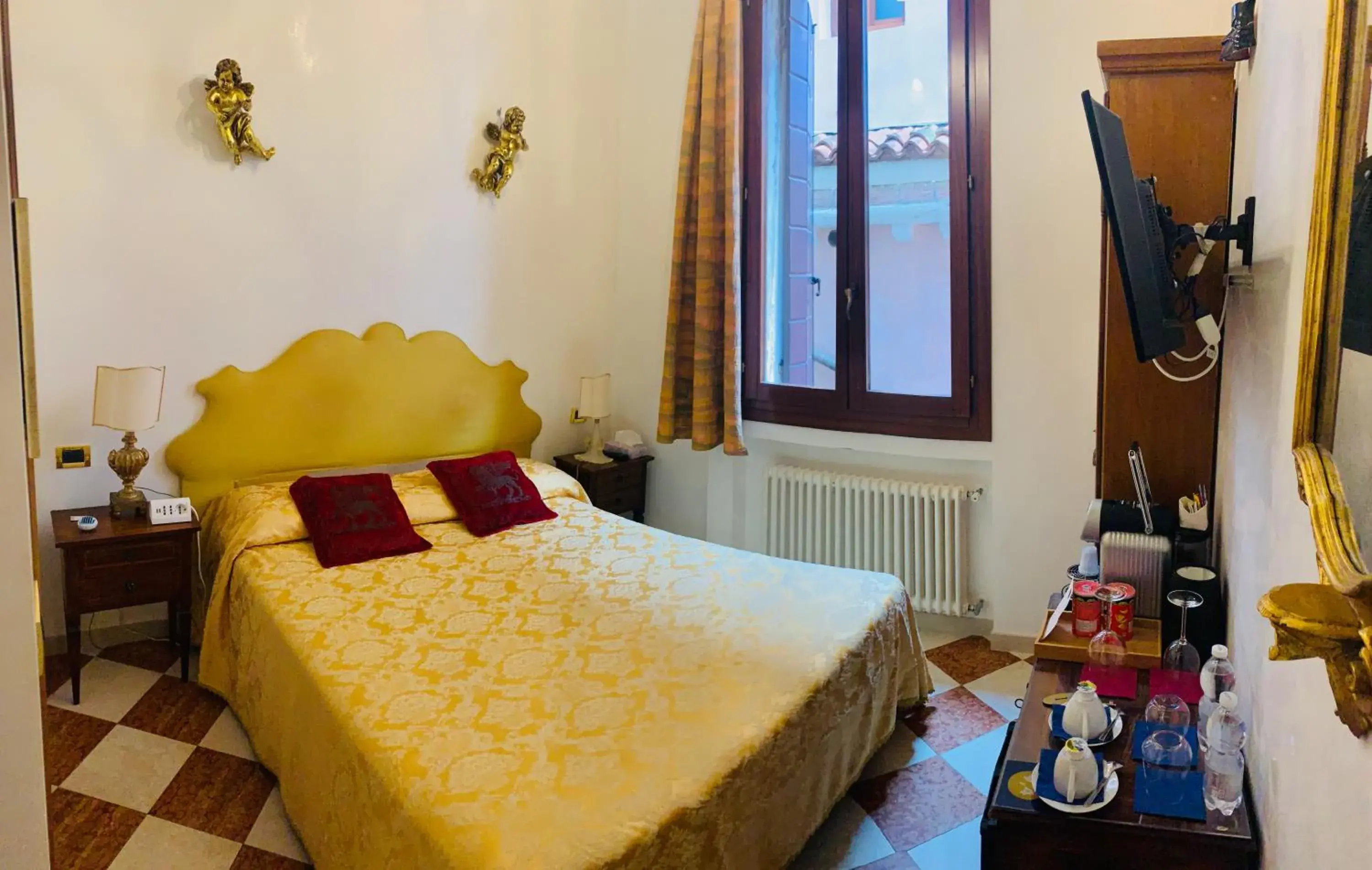 Small Double Room in Luxury Venetian Rooms Small Double Room in Luxury Venetian Rooms