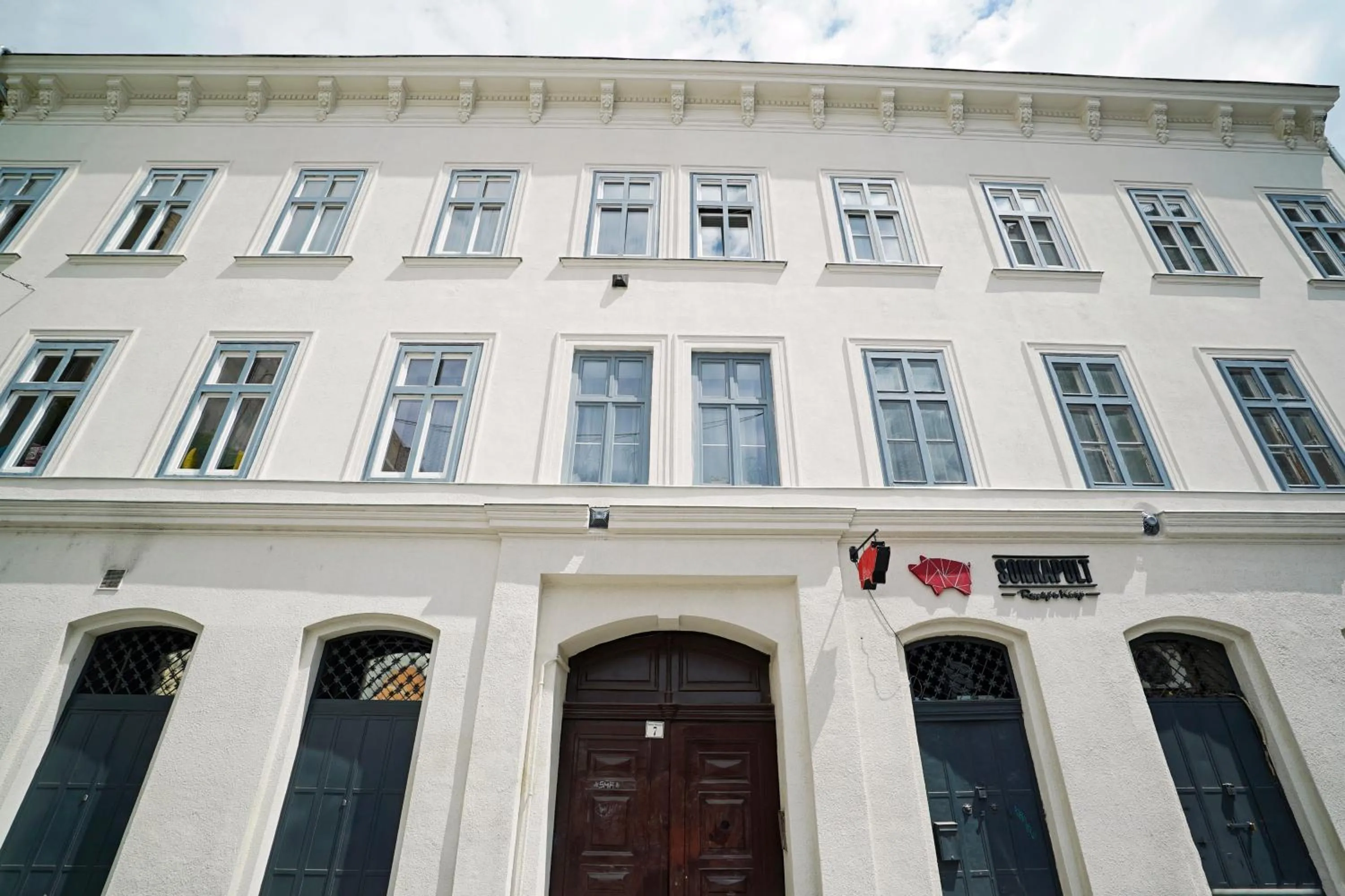 Rumbach Apartment
