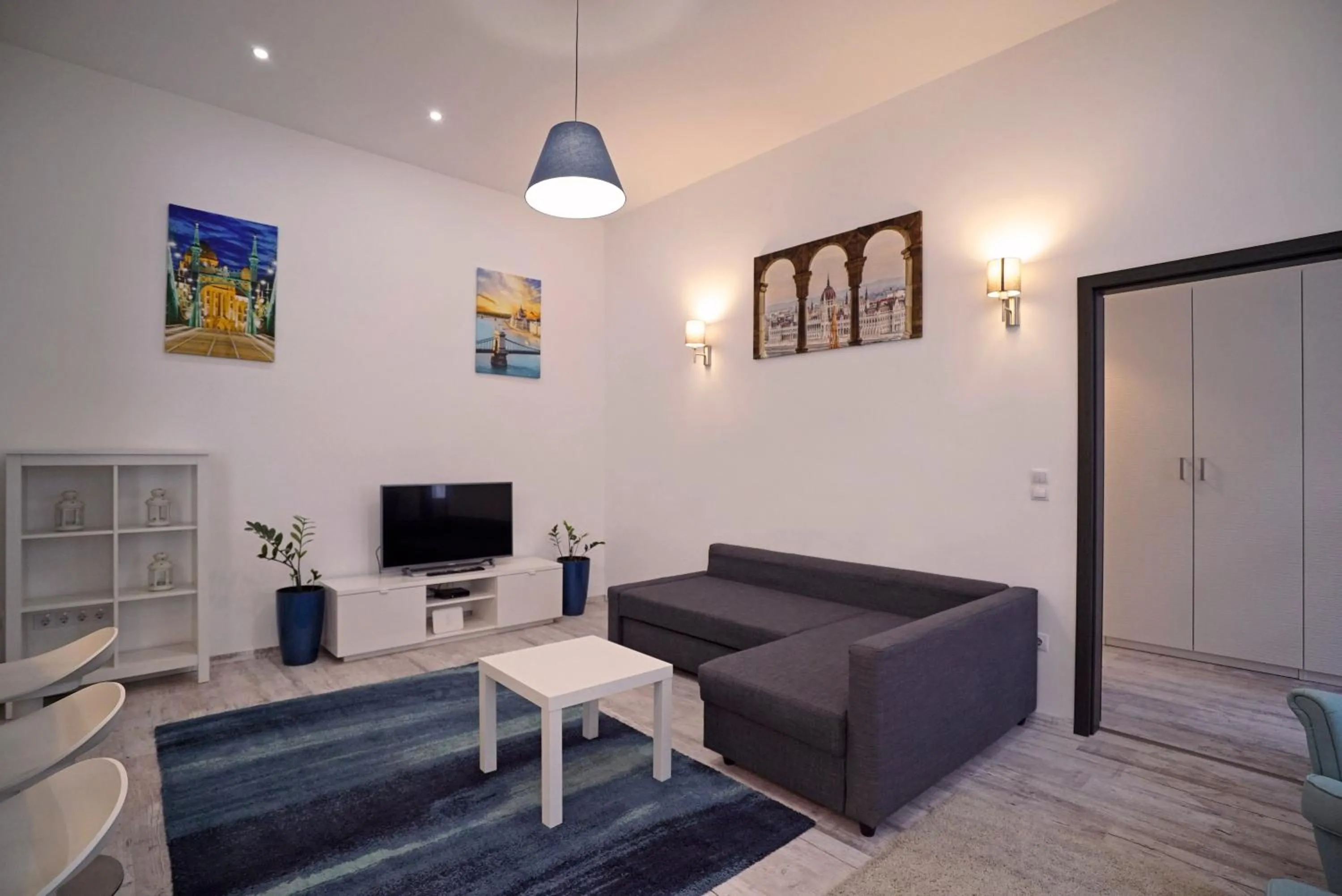 Rumbach Apartment