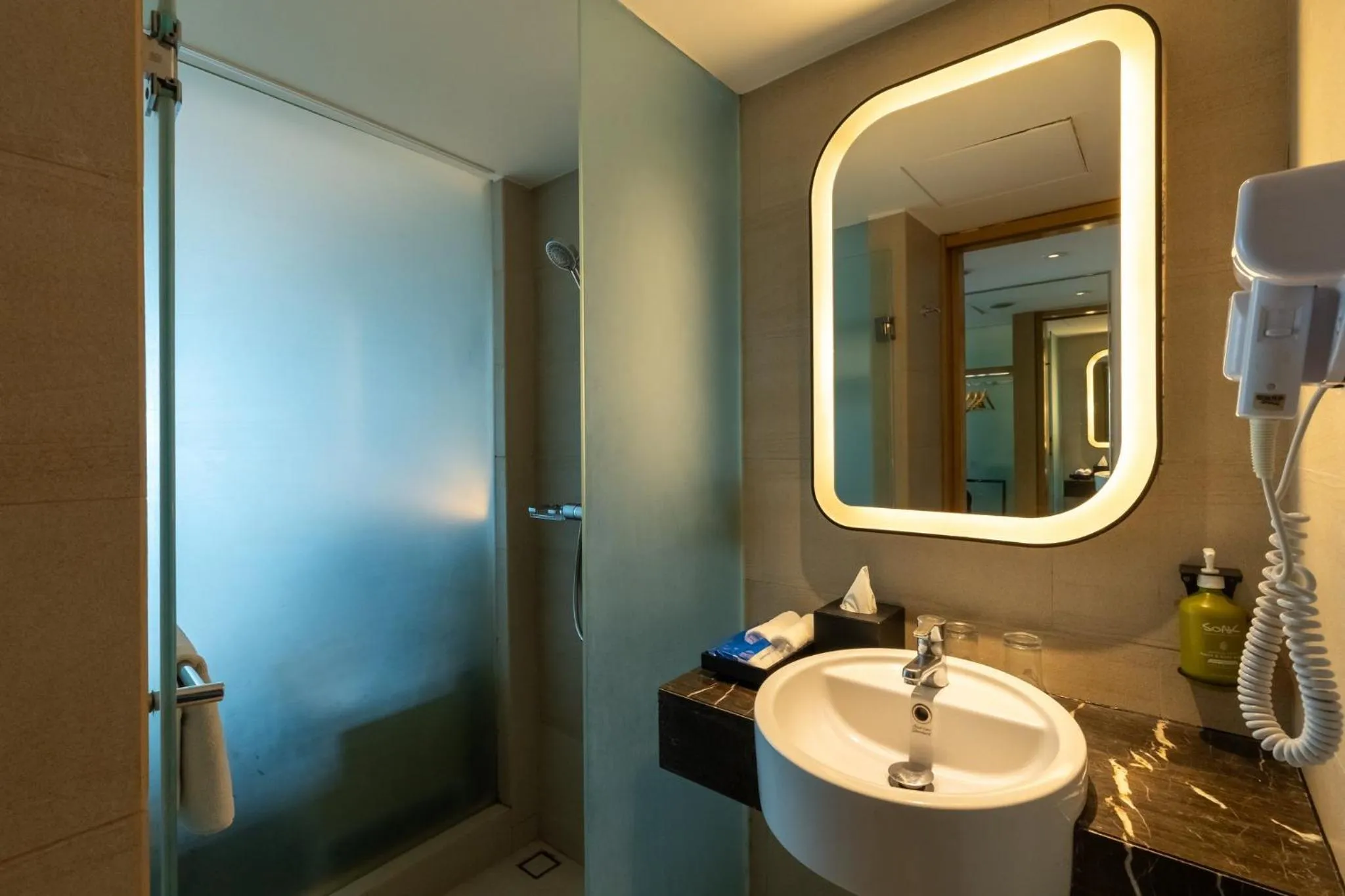 Photo of the whole room in Holiday Inn Express Manila Newport City by IHG