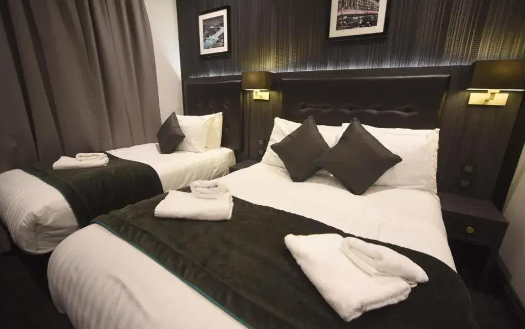 Deluxe Triple Room in The Pack And Carriage London Deluxe Triple Room in The Pack And Carriage London