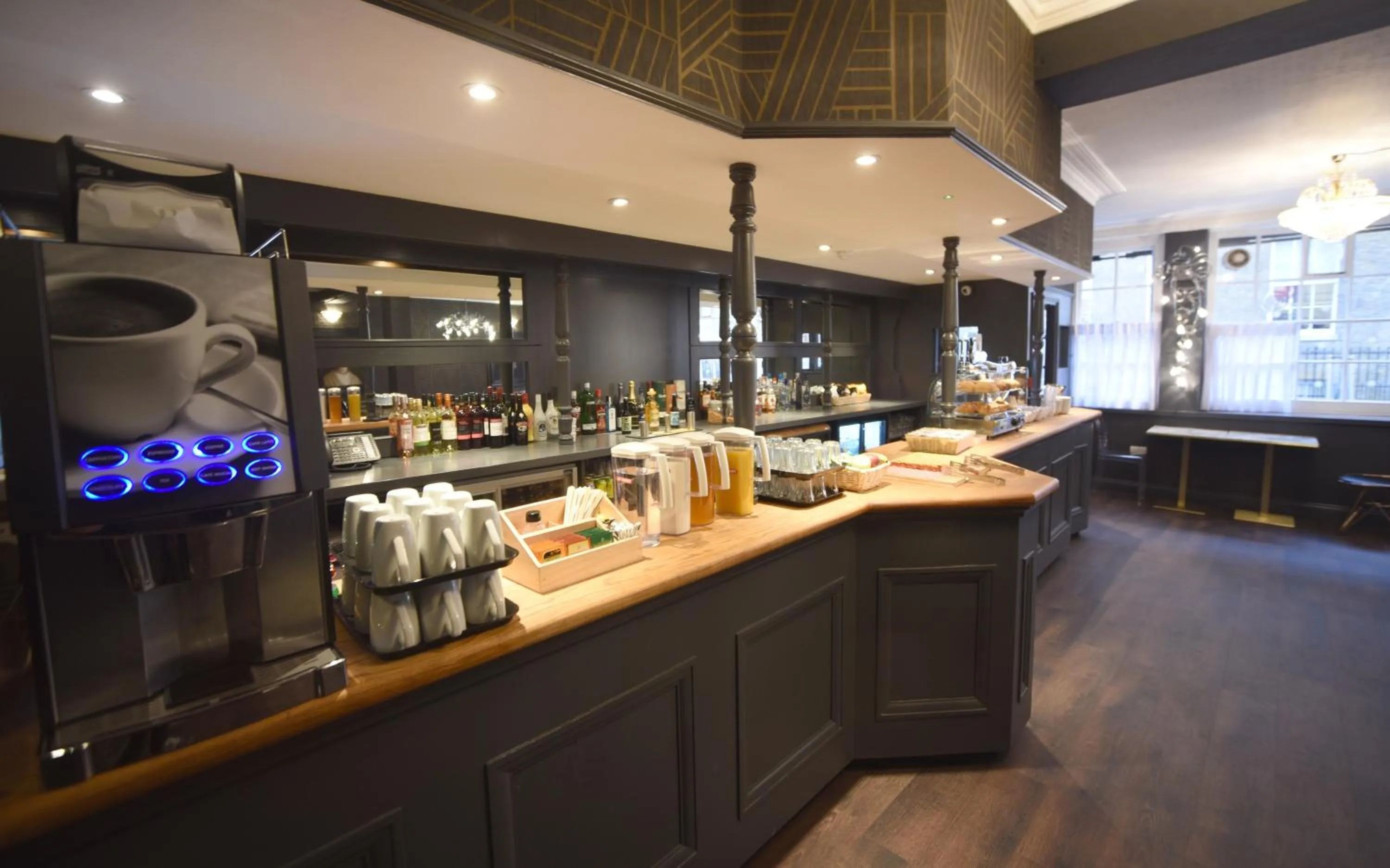 Food and drinks in The Pack And Carriage London