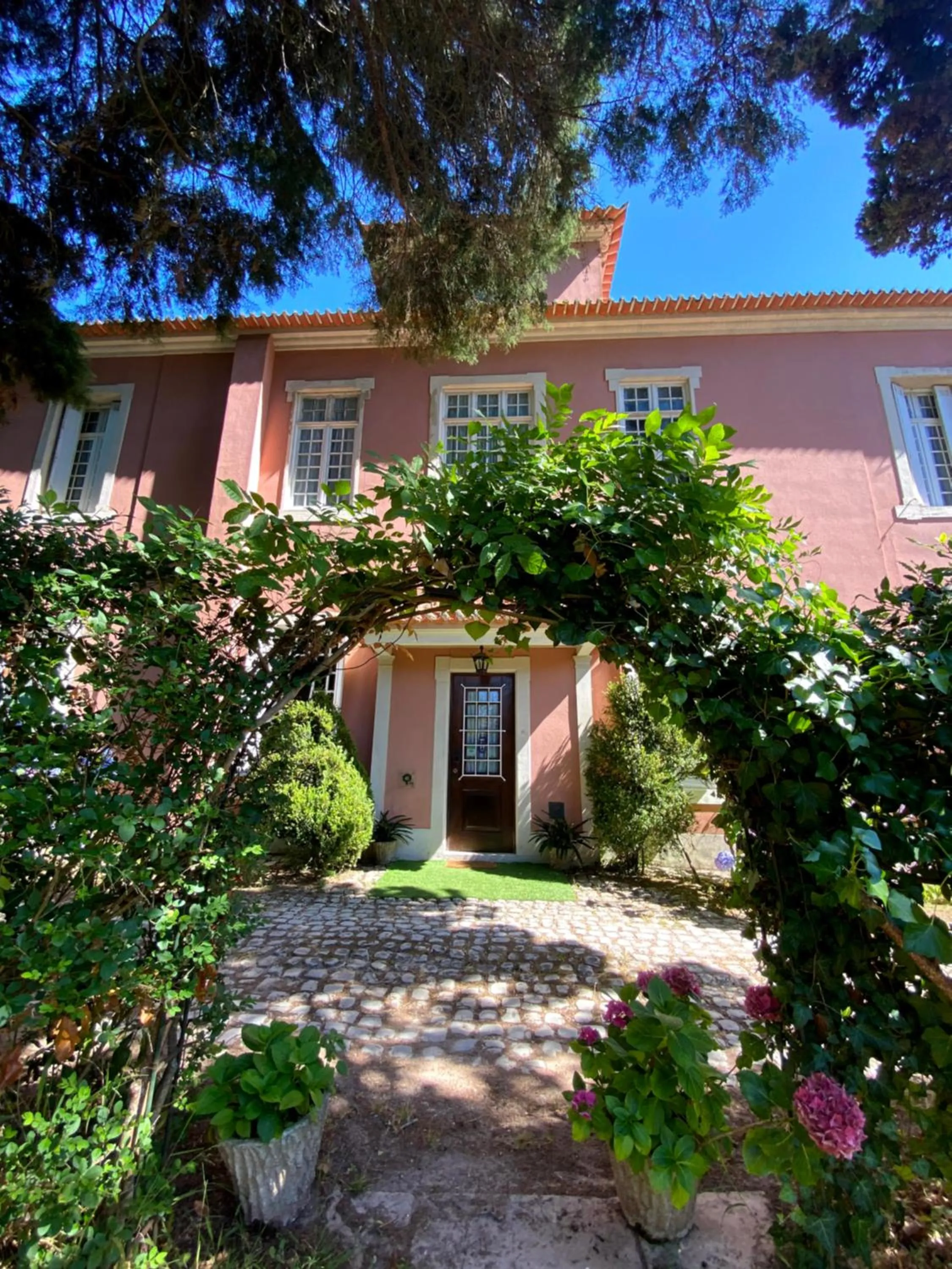 Facade/entrance in Vila Duparchy
