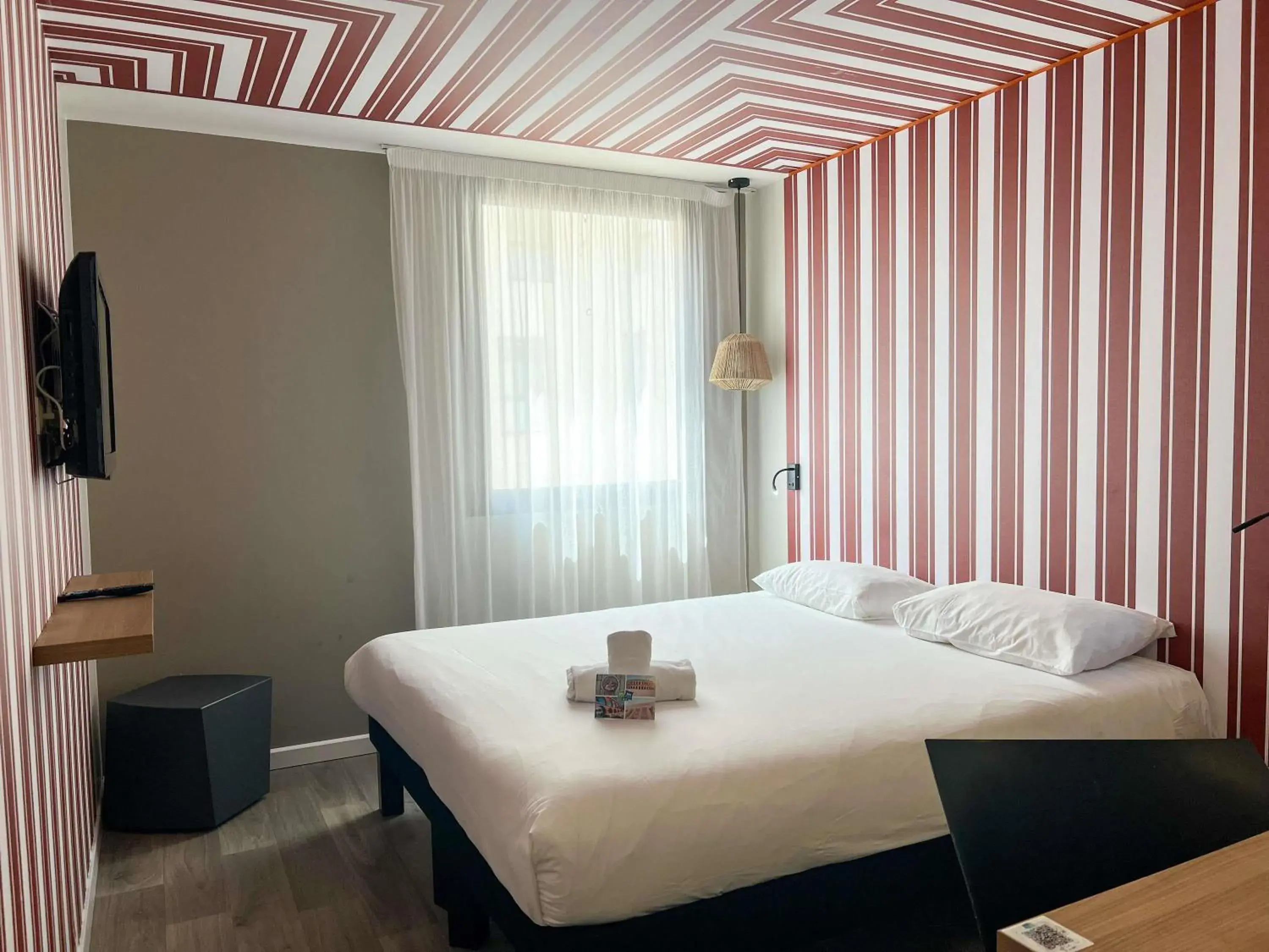 Bedroom, Bed in ibis Styles Nimes Gare Centre Bedroom, Bed in ibis Styles Nimes Gare Centre