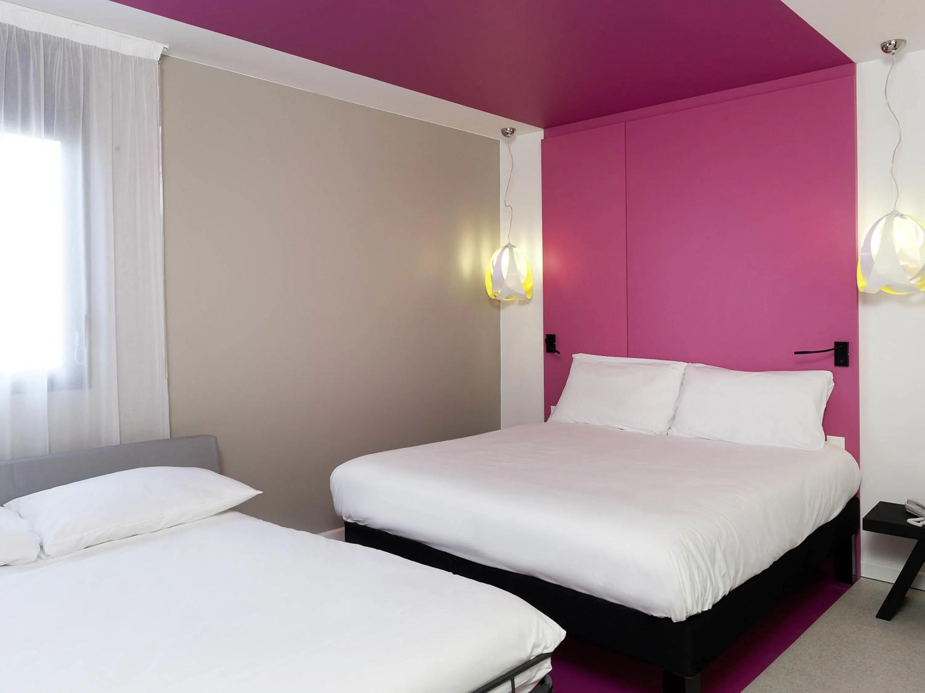 Bedroom, Bed in ibis Styles Nimes Gare Centre