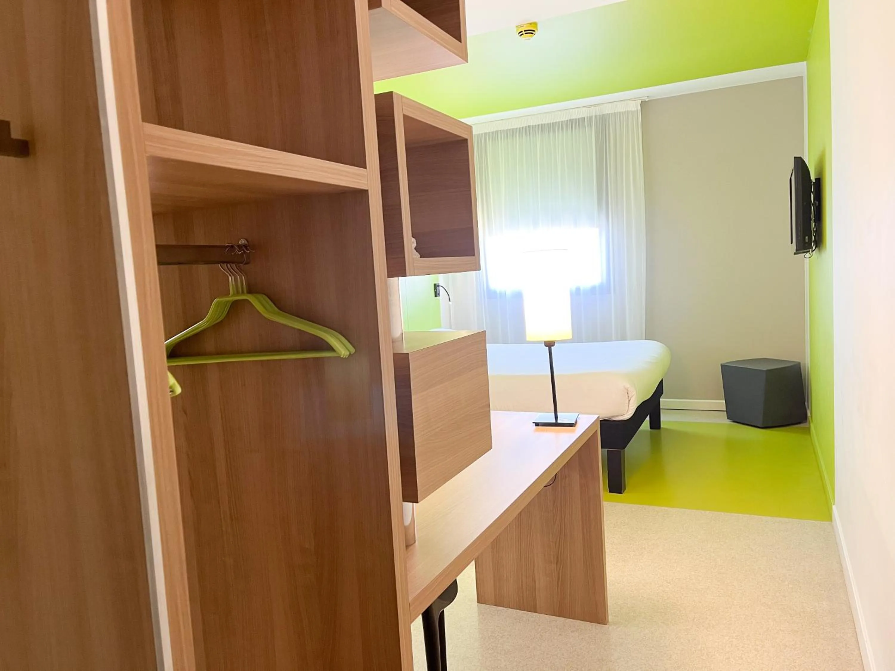 Bedroom in ibis Styles Nimes Gare Centre