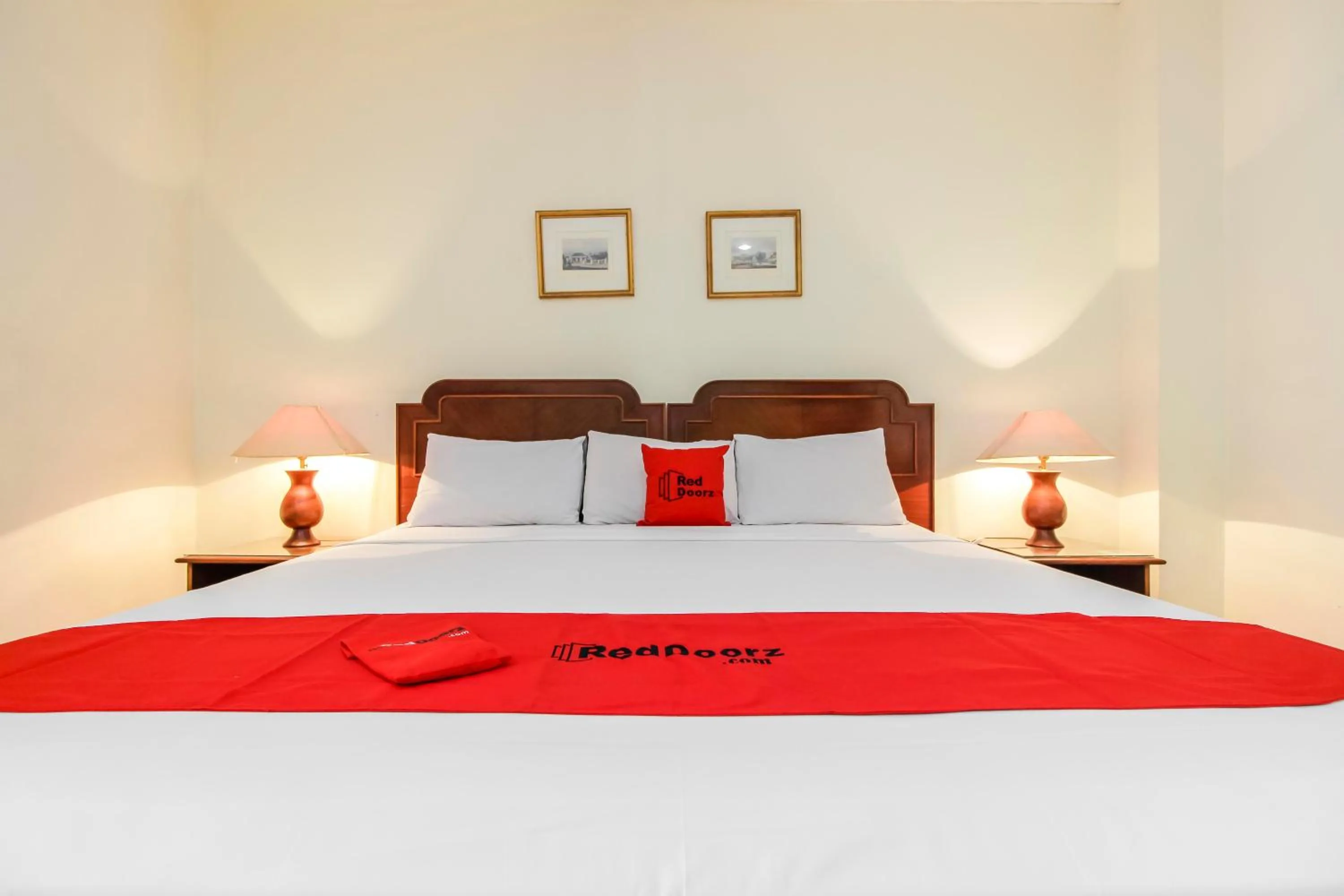 Bed in RedDoorz Plus at Pitagiri GBK Senayan