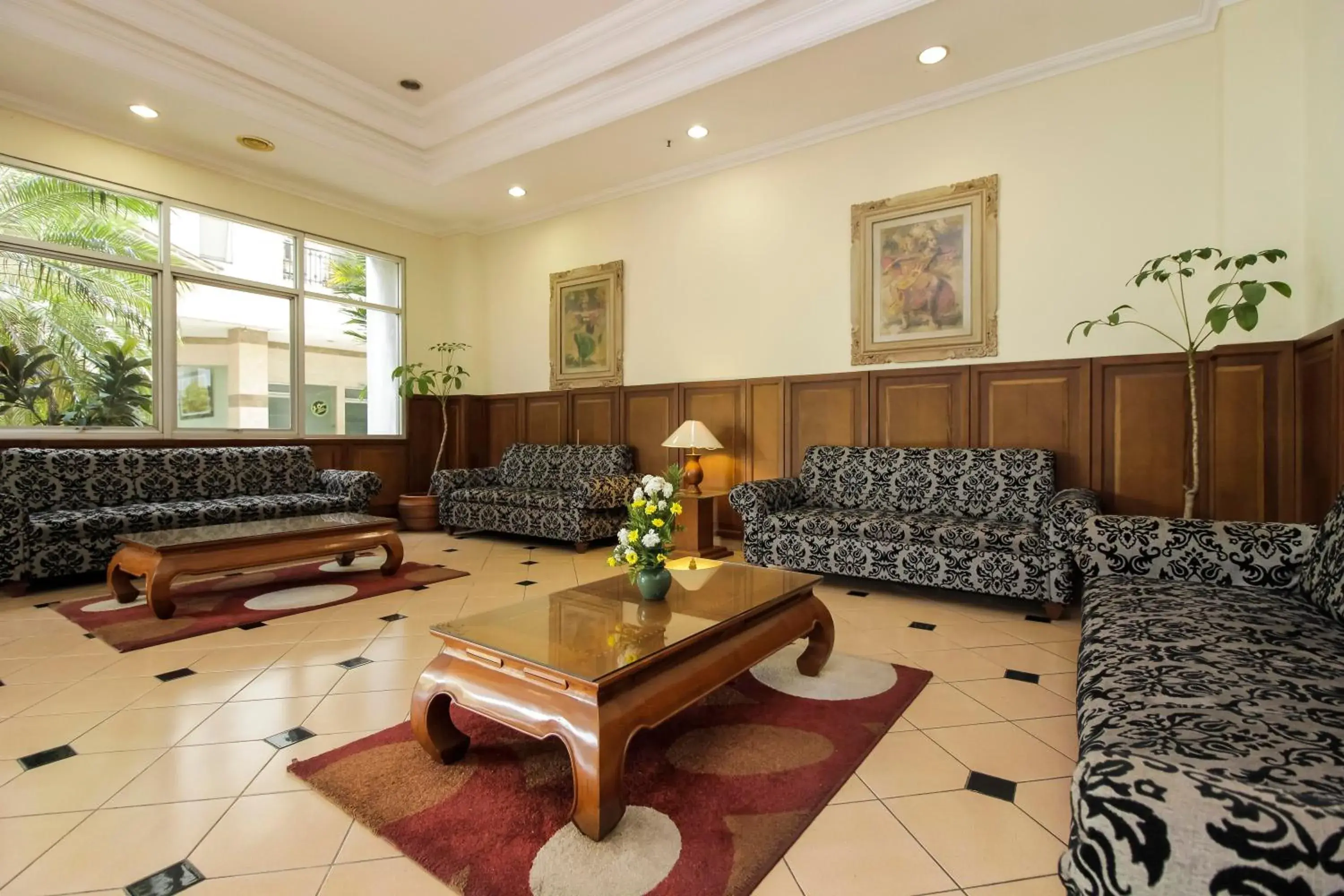 Living room in RedDoorz Plus at Pitagiri GBK Senayan Living room in RedDoorz Plus at Pitagiri GBK Senayan