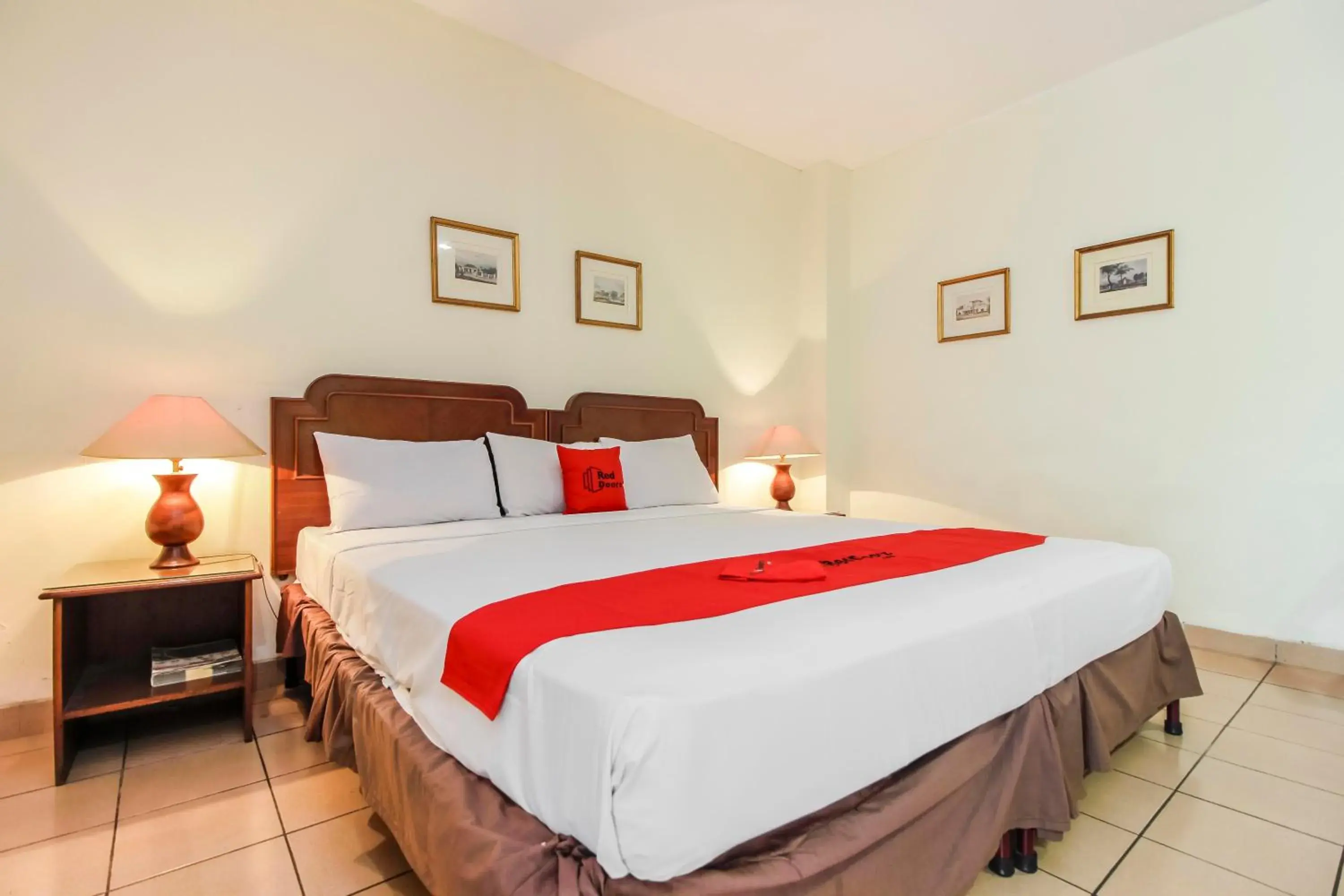 Bed in RedDoorz Plus at Pitagiri GBK Senayan Bed in RedDoorz Plus at Pitagiri GBK Senayan