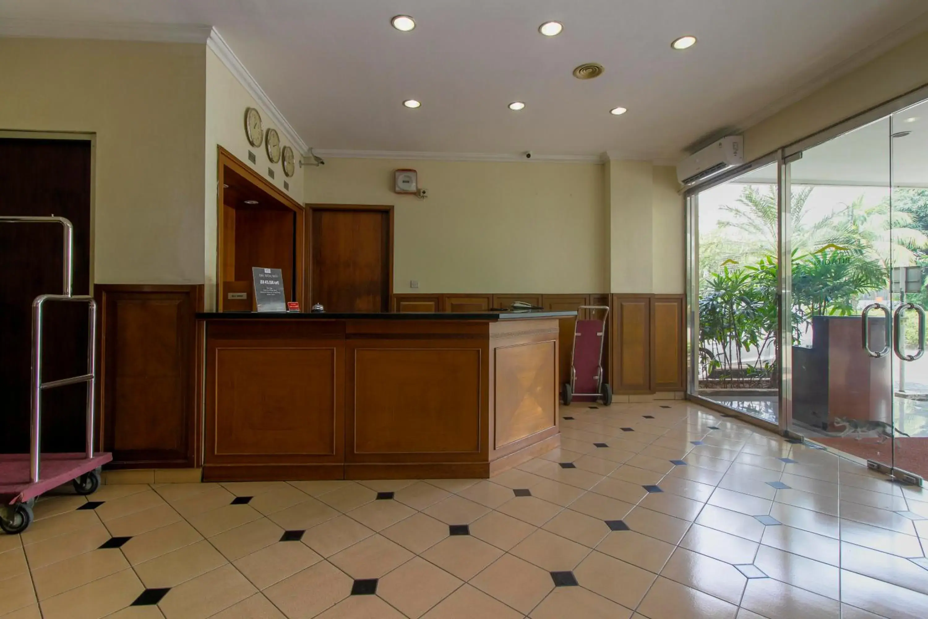 Lobby or reception in RedDoorz Plus at Pitagiri GBK Senayan Lobby or reception in RedDoorz Plus at Pitagiri GBK Senayan