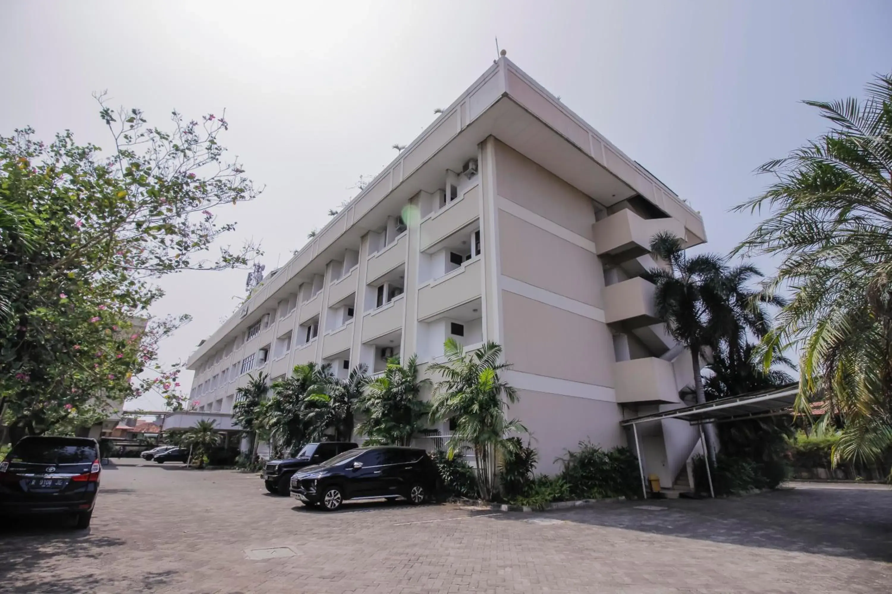 Property building in RedDoorz Plus at Pitagiri GBK Senayan Property building in RedDoorz Plus at Pitagiri GBK Senayan