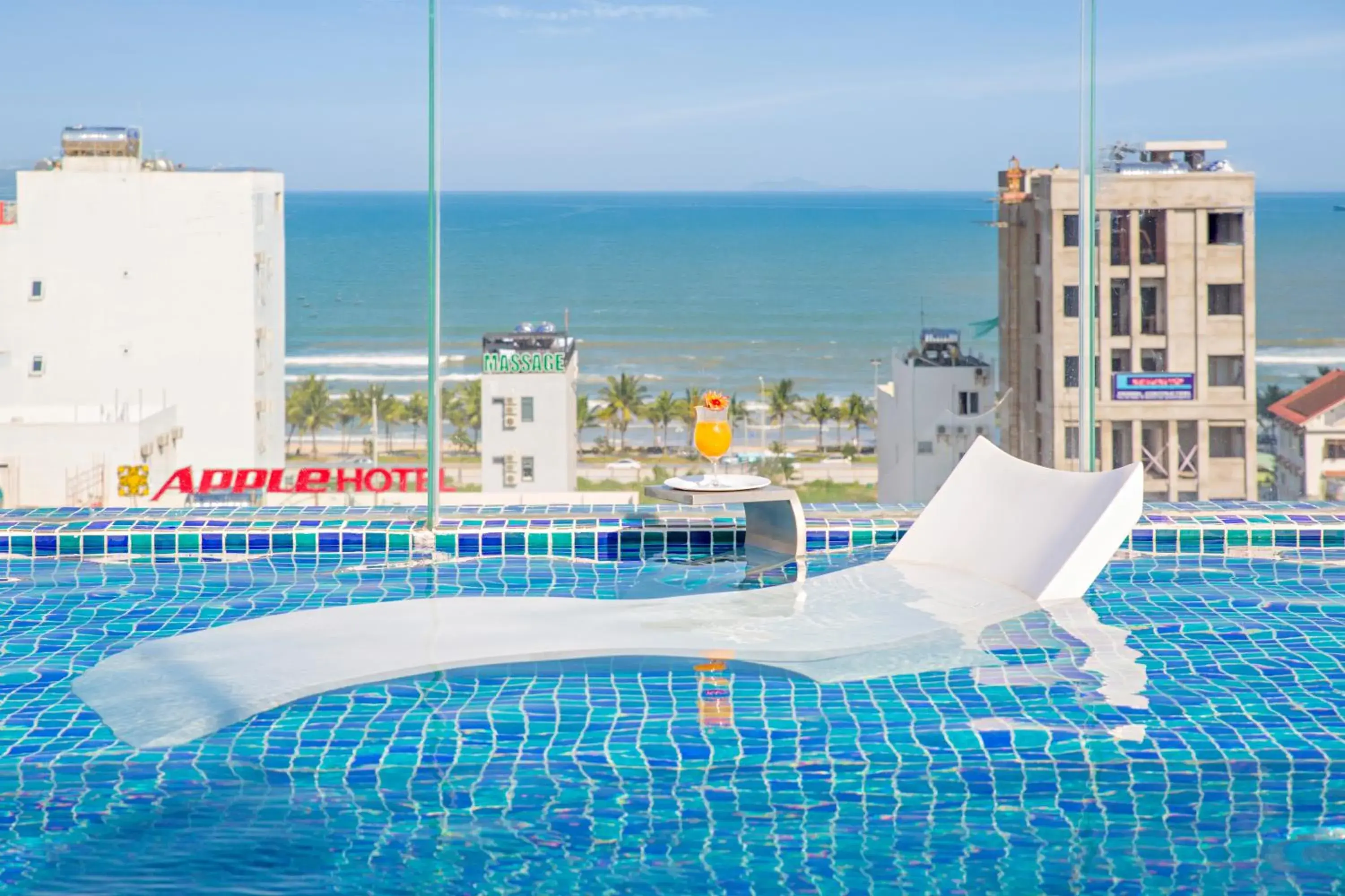 Swimming pool in Grand Sunrise Boutique Hotel Swimming pool in Grand Sunrise Boutique Hotel