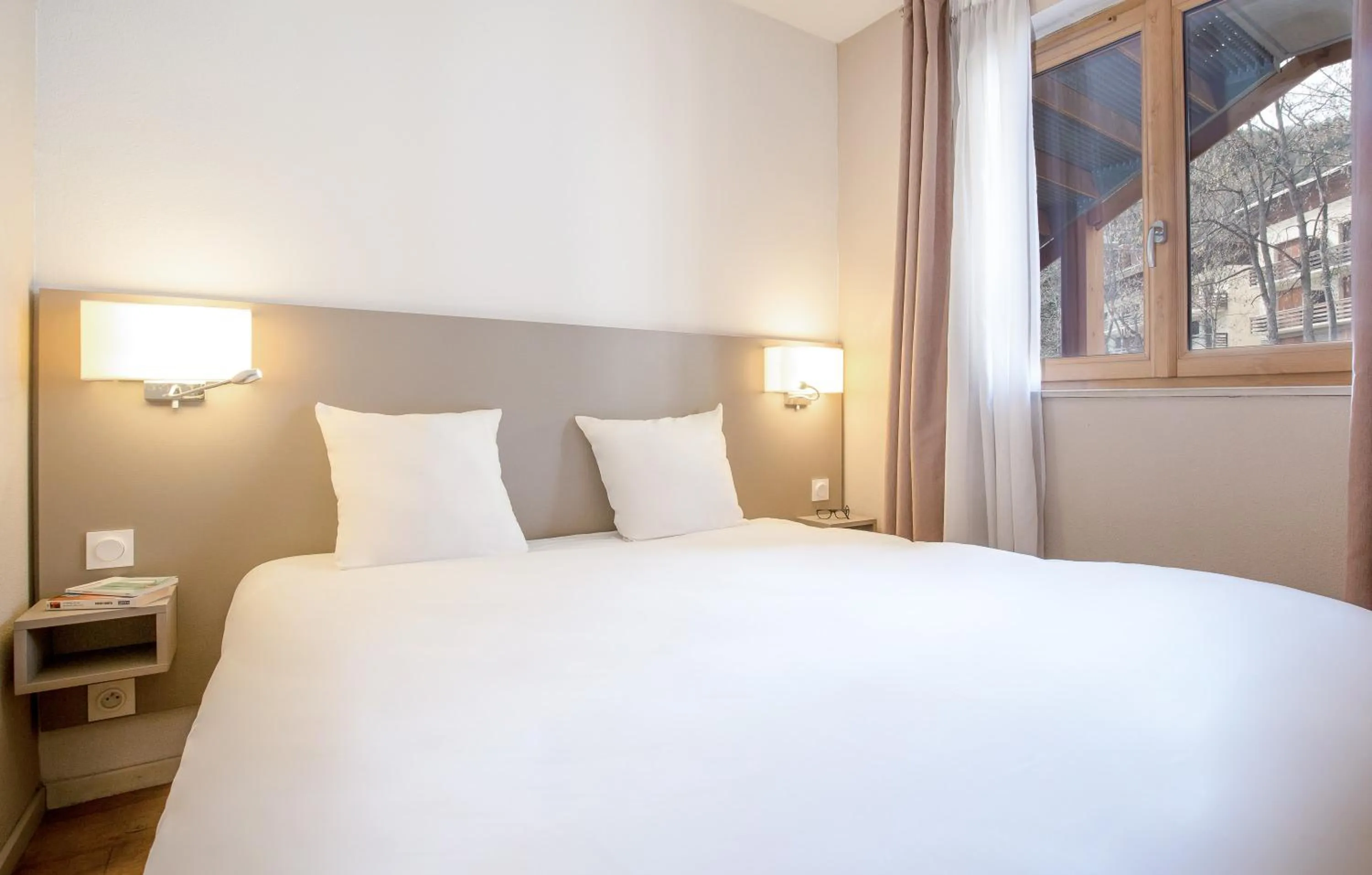 Bedroom, Bed in SOWELL RESIDENCES Pra Loup