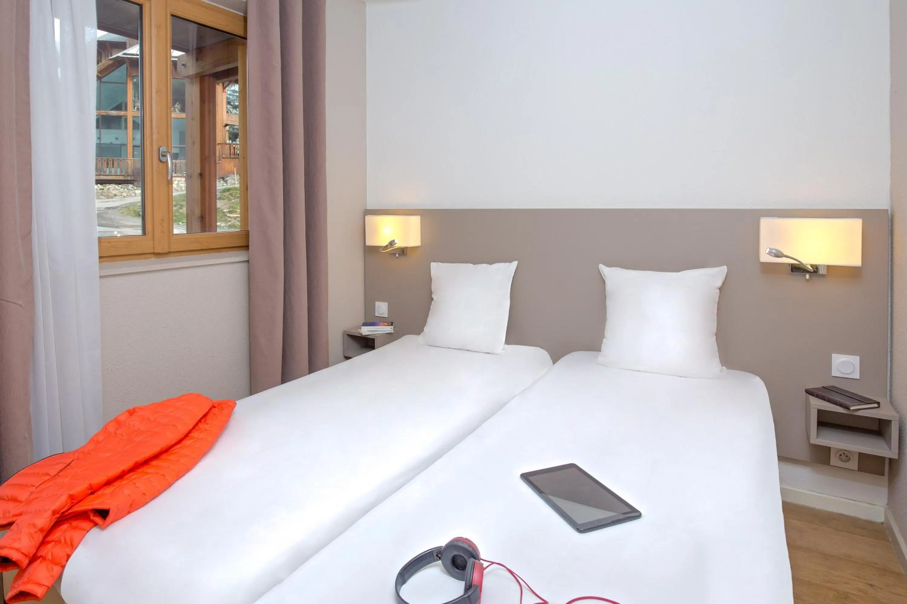 Bedroom, Bed in SOWELL RESIDENCES Pra Loup