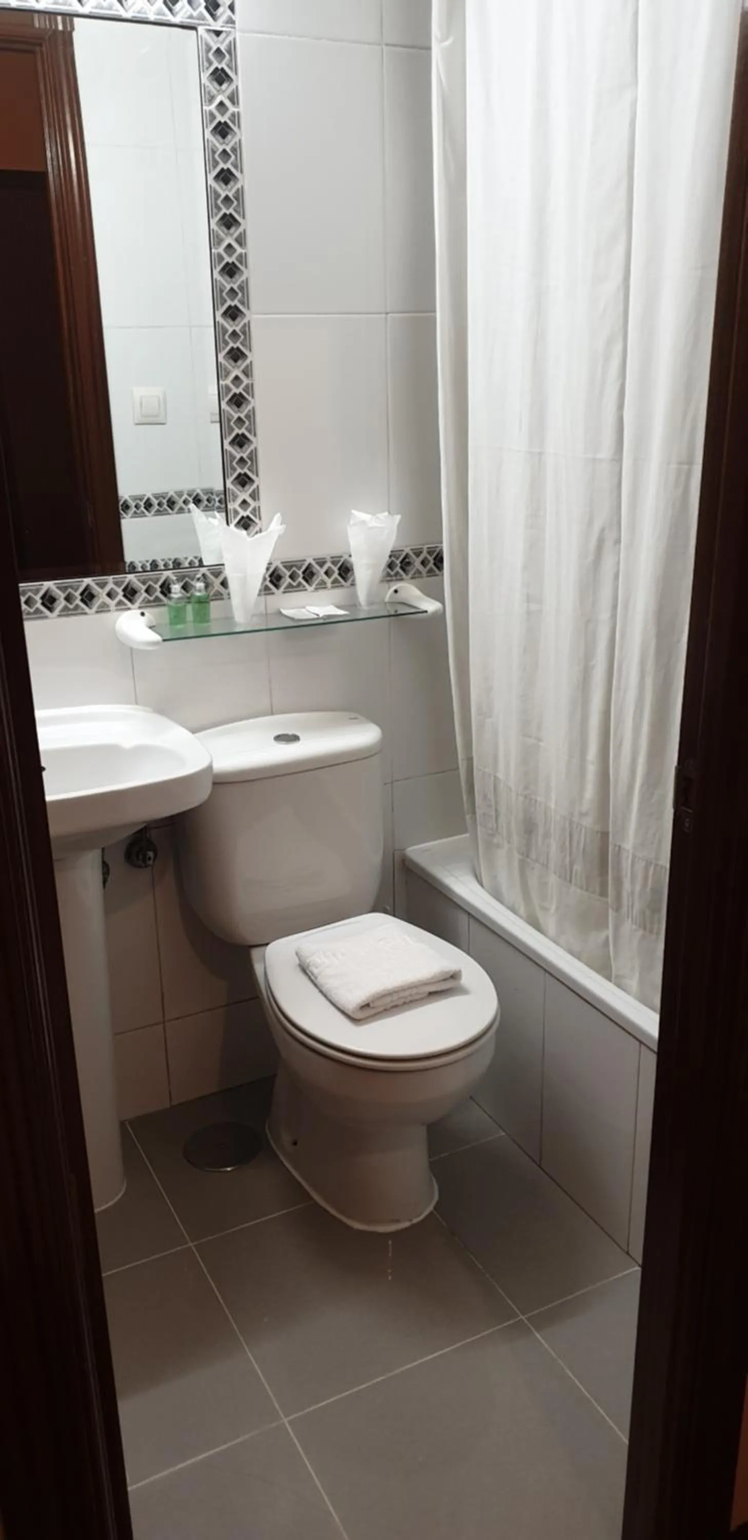 Shower in New Go Inn