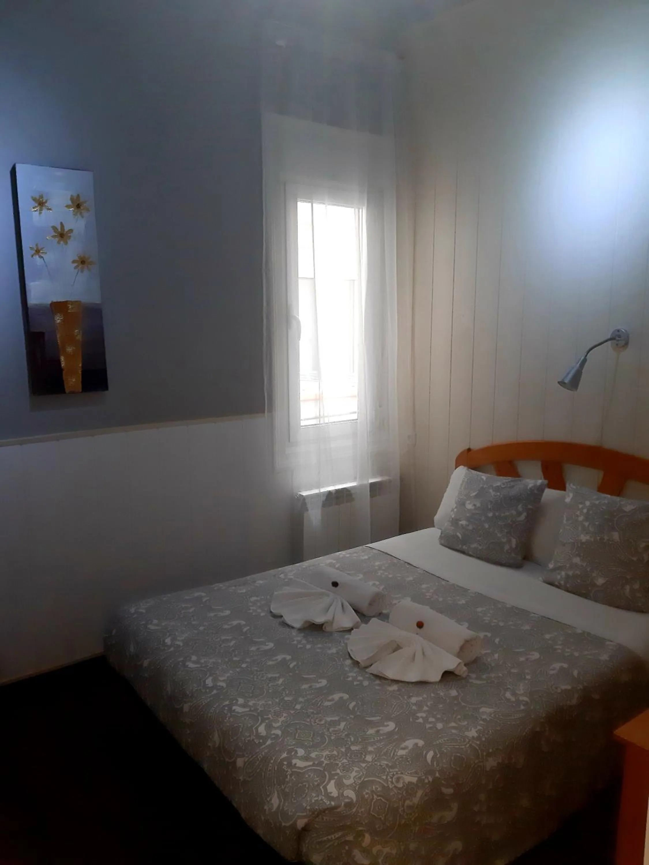 Decorative detail, Bed in New Go Inn