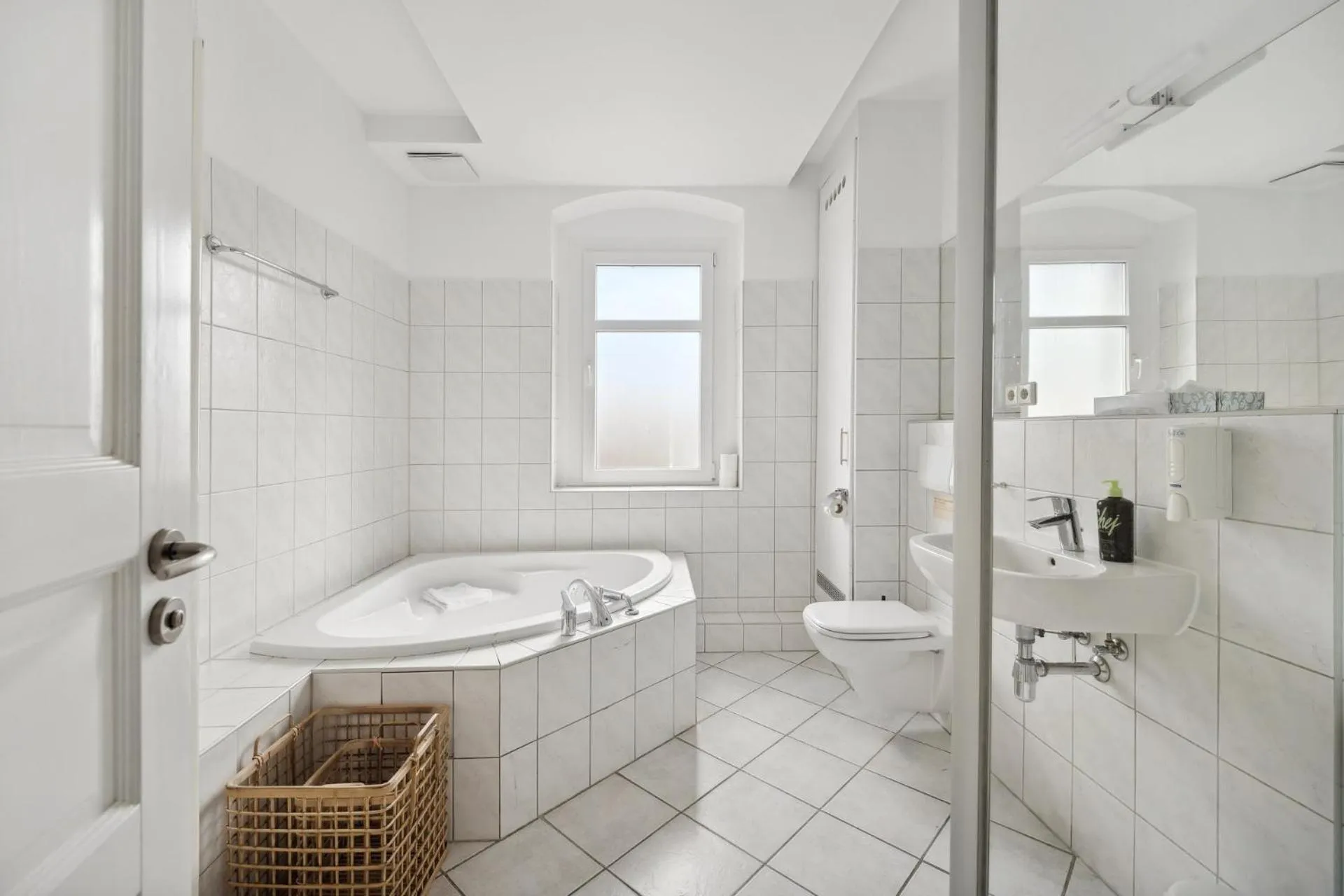 Bathroom in Limehome Dresden Tannenstraße