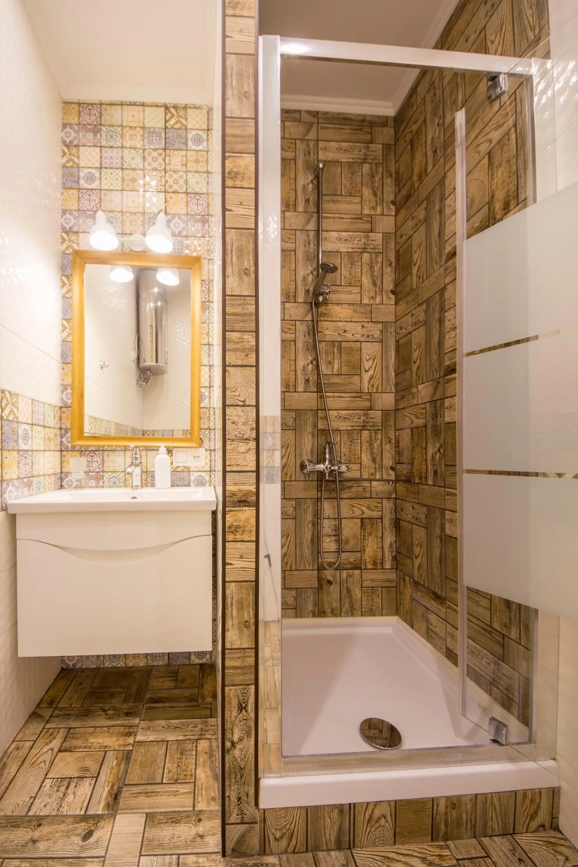 Shower in Idea Design Apart-Hotel