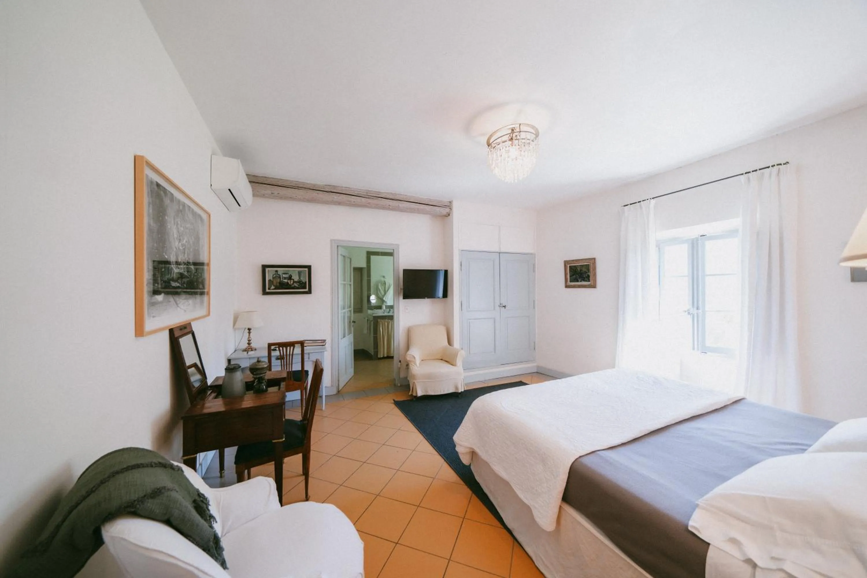 Bedroom, Bed in Bastide Rose
