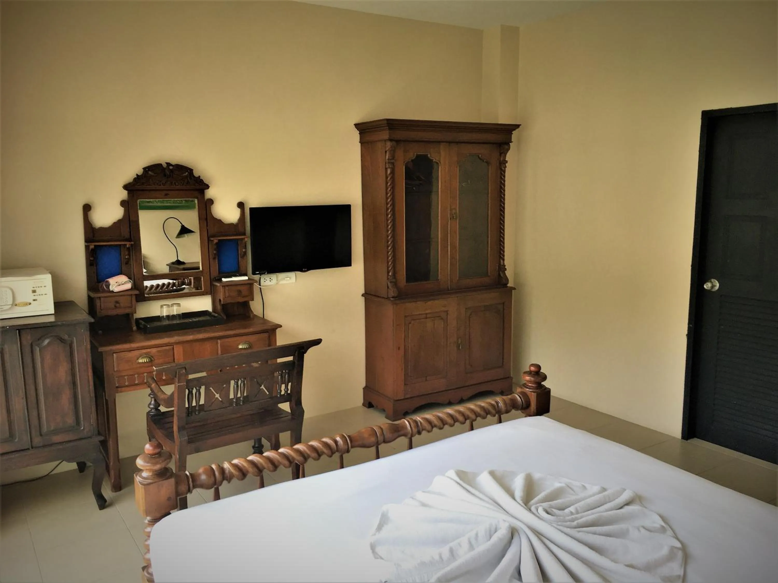 Decorative detail, Bed in Freedom Kata