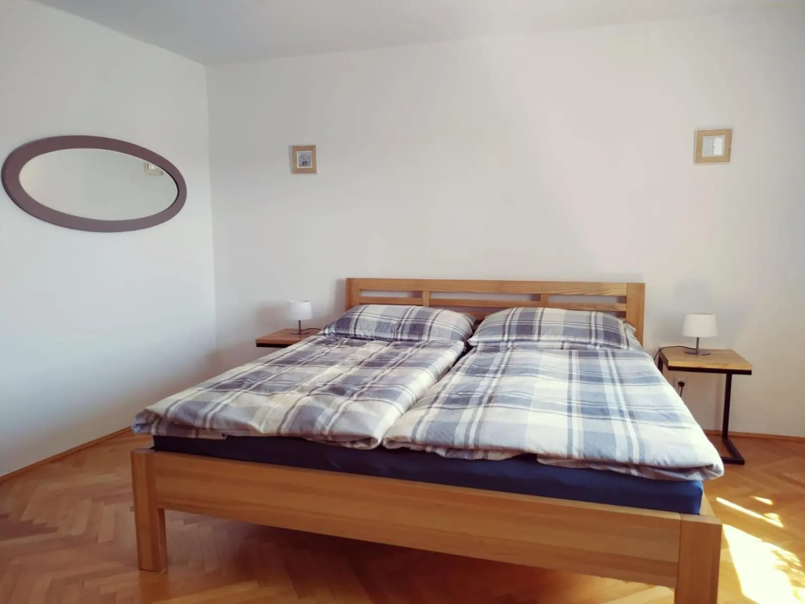 Bedroom, Bed in Motel Vega