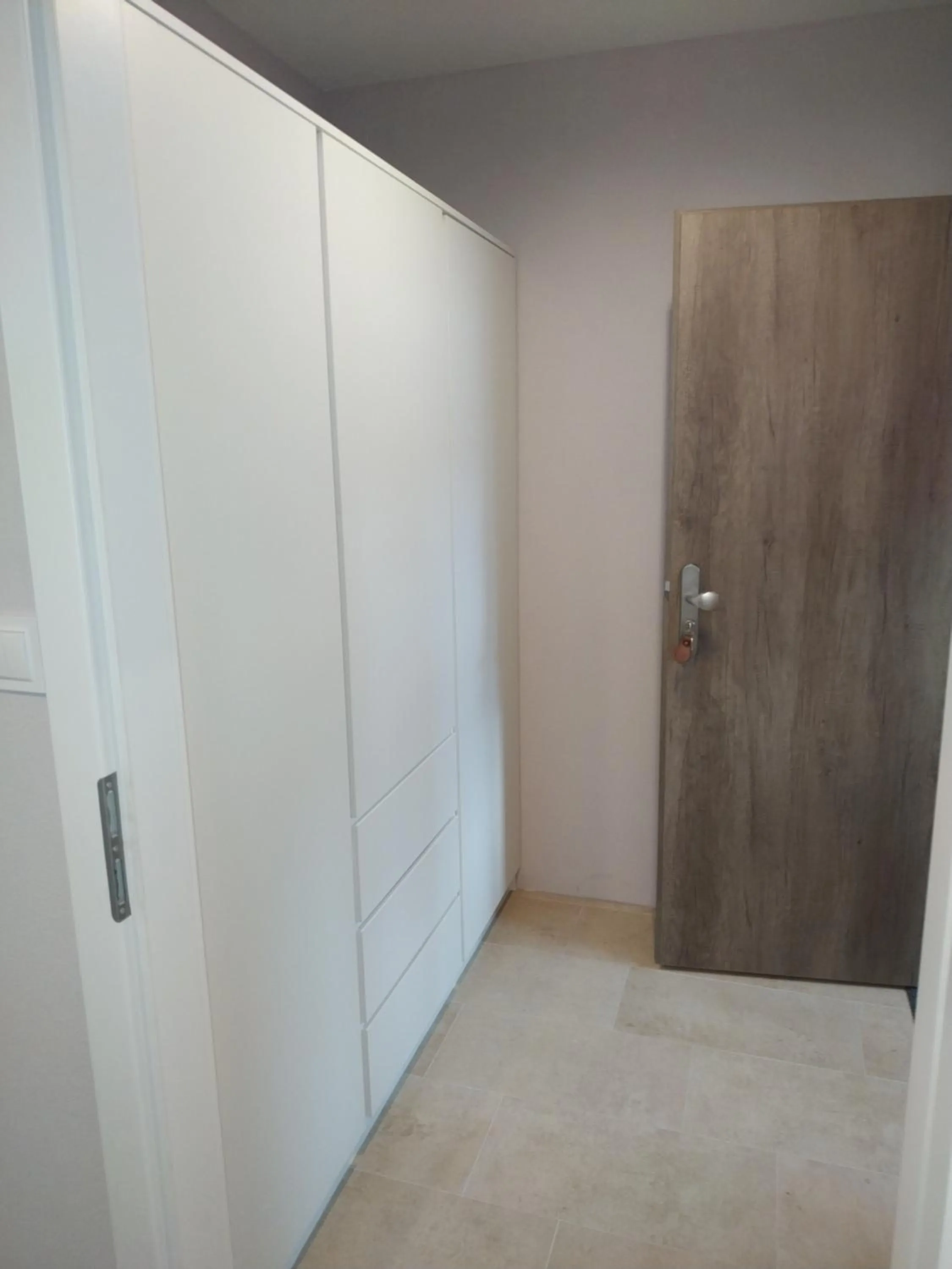 wardrobe in Motel Vega