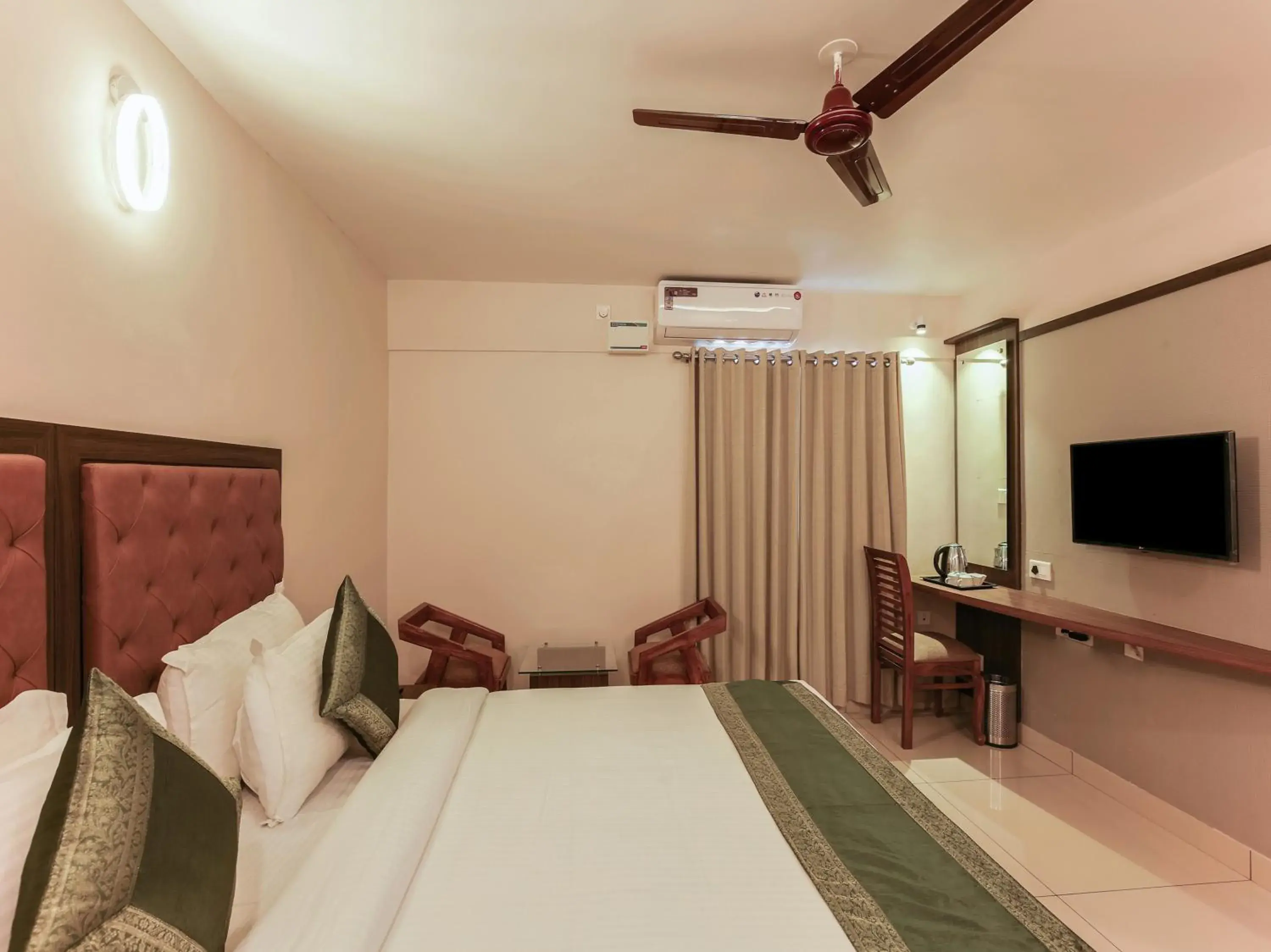 Bed in Treebo Goodland Residency - 500m from Railway Station Bed in Treebo Goodland Residency - 500m from Railway Station