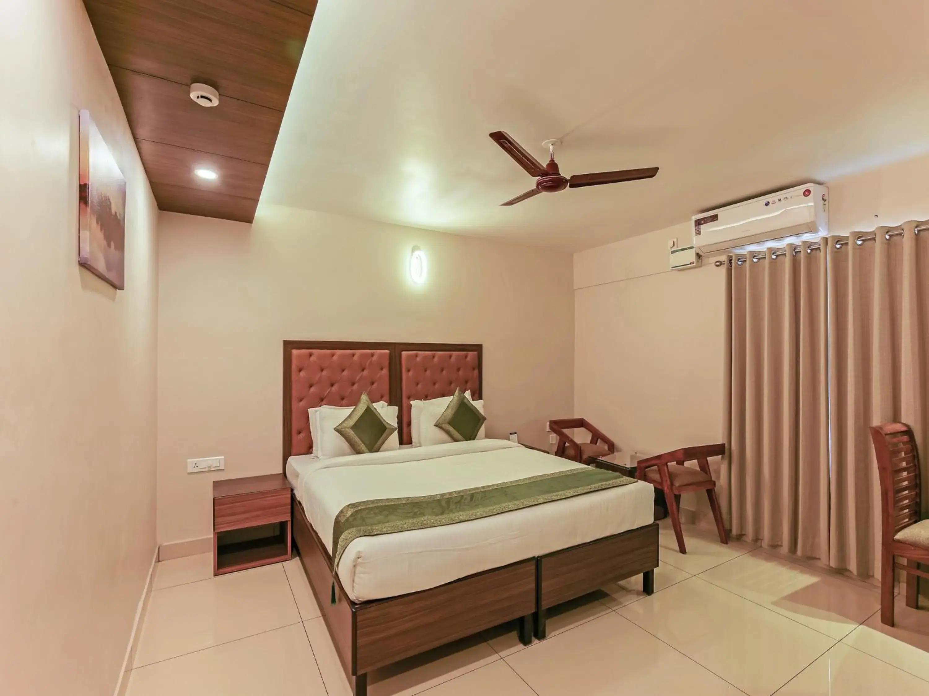 Bed in Treebo Goodland Residency - 500m from Railway Station Bed in Treebo Goodland Residency - 500m from Railway Station