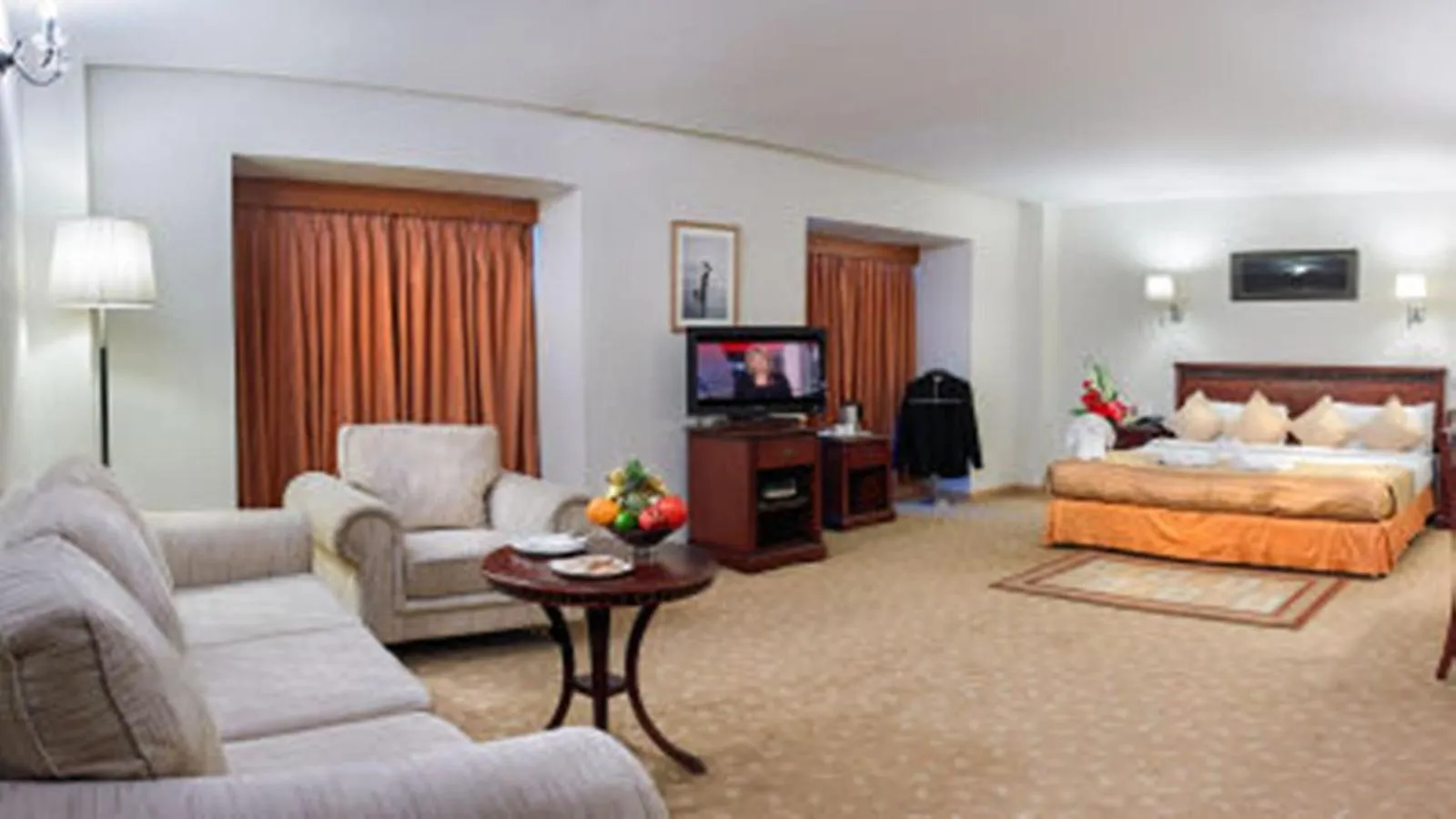 Photo of the whole room, Bed in MGM Mark Whitefield