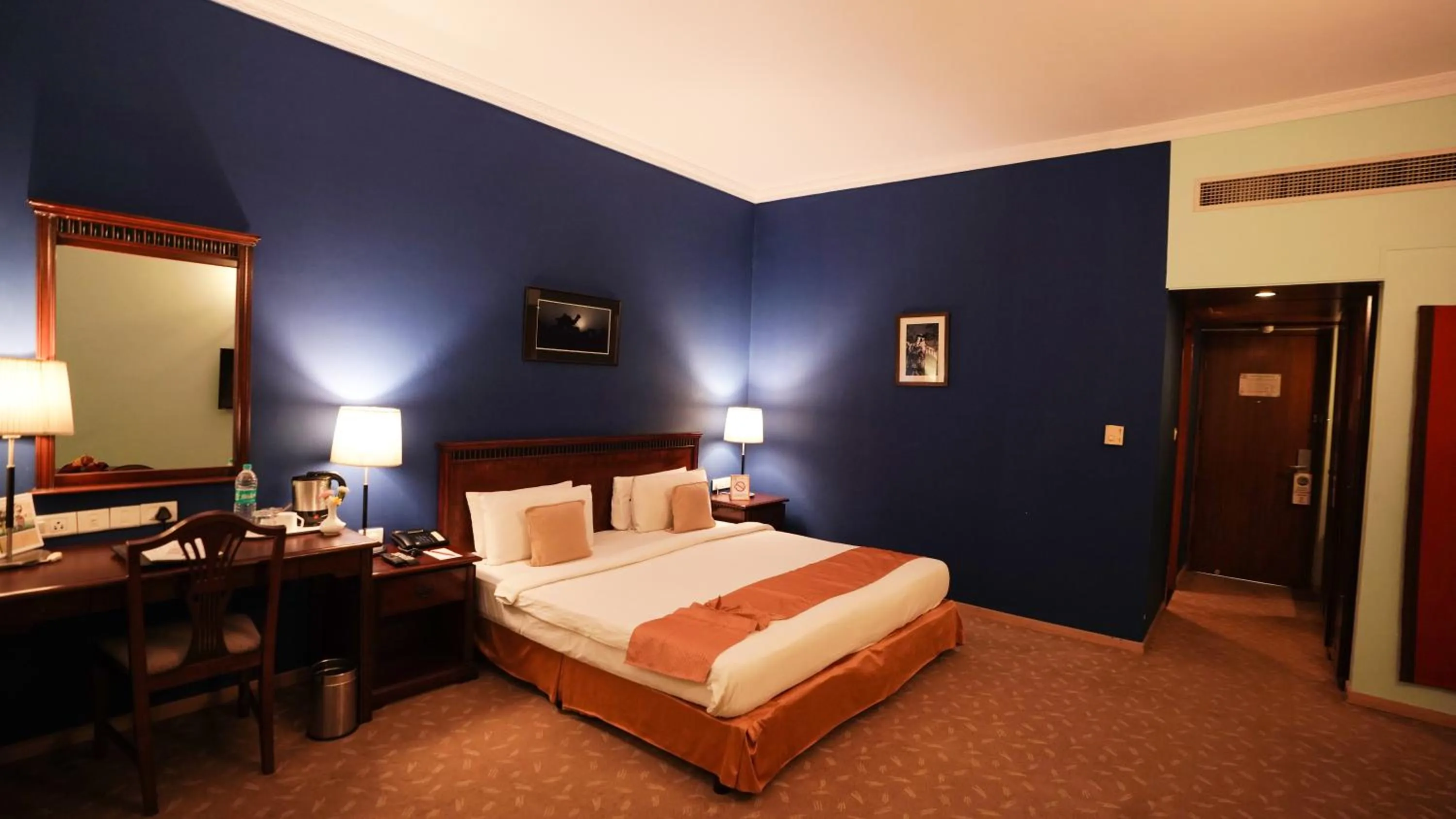 Bedroom, Bed in MGM Mark Whitefield