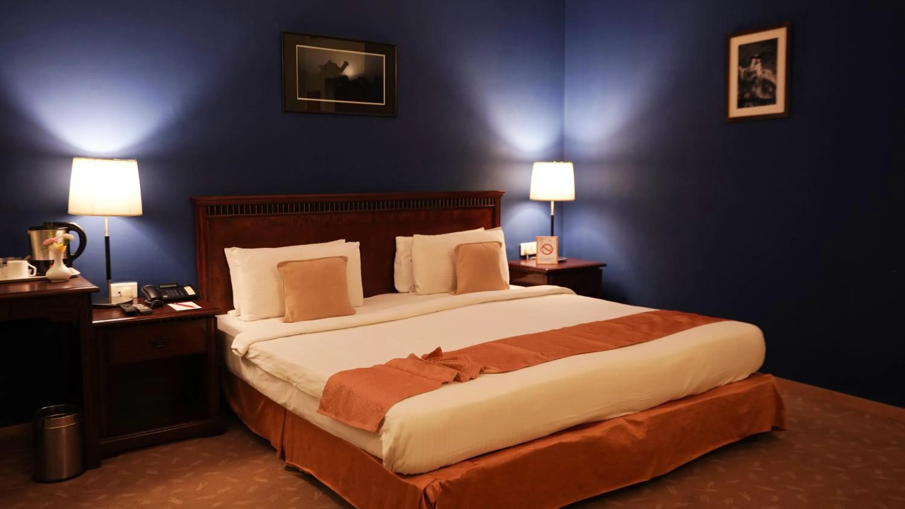 Bedroom, Bed in MGM Mark Whitefield