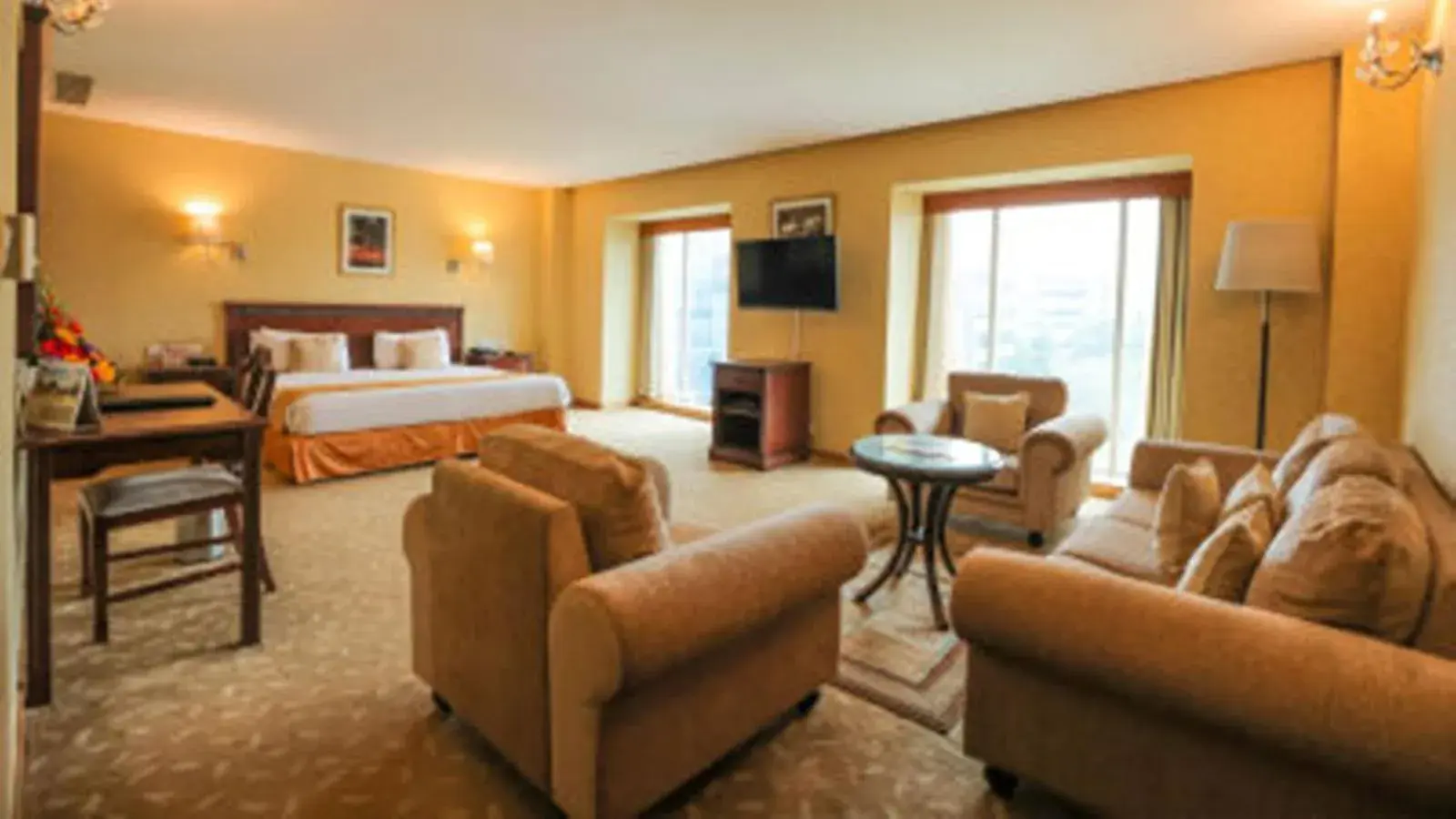 Photo of the whole room, Bed in MGM Mark Whitefield Photo of the whole room, Bed in MGM Mark Whitefield